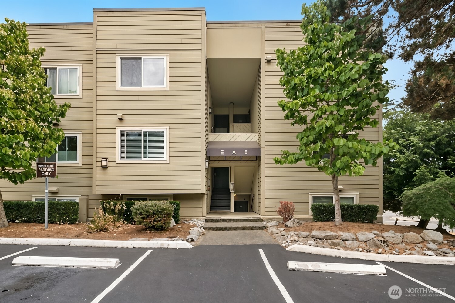 5844 NE 75th Street Unit: A102