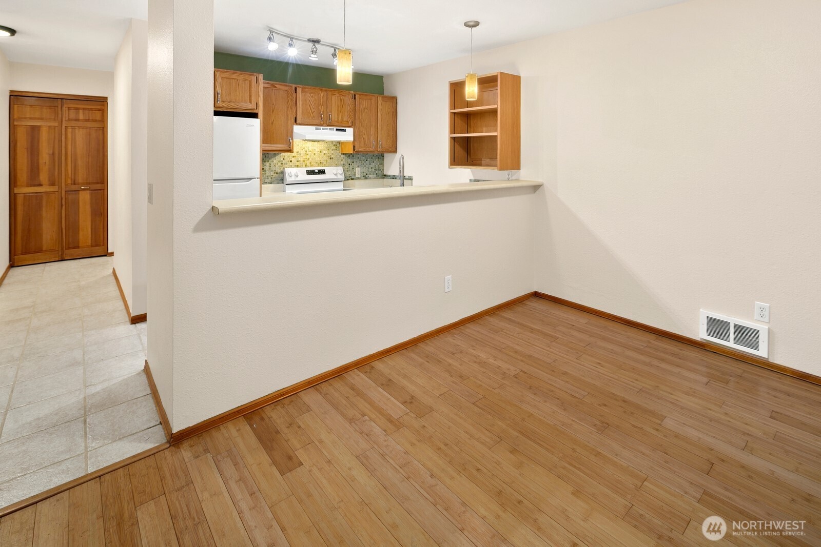 5844 NE 75th Street Unit: A102