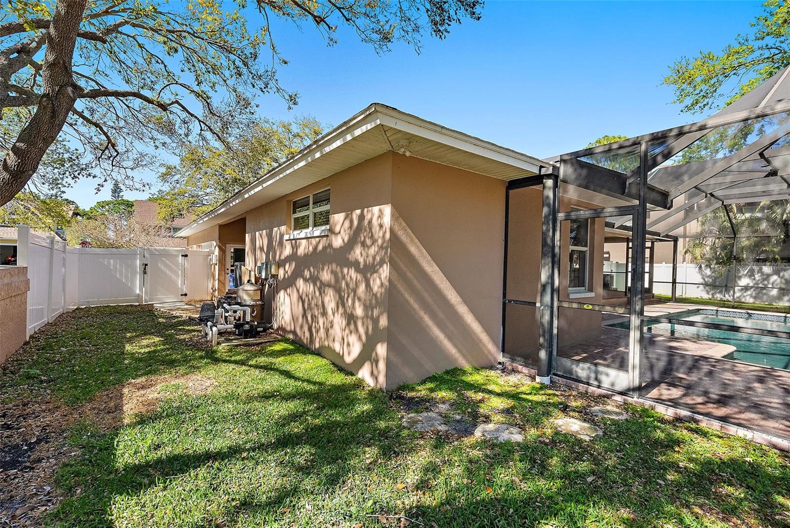 902 MARCO DR NE