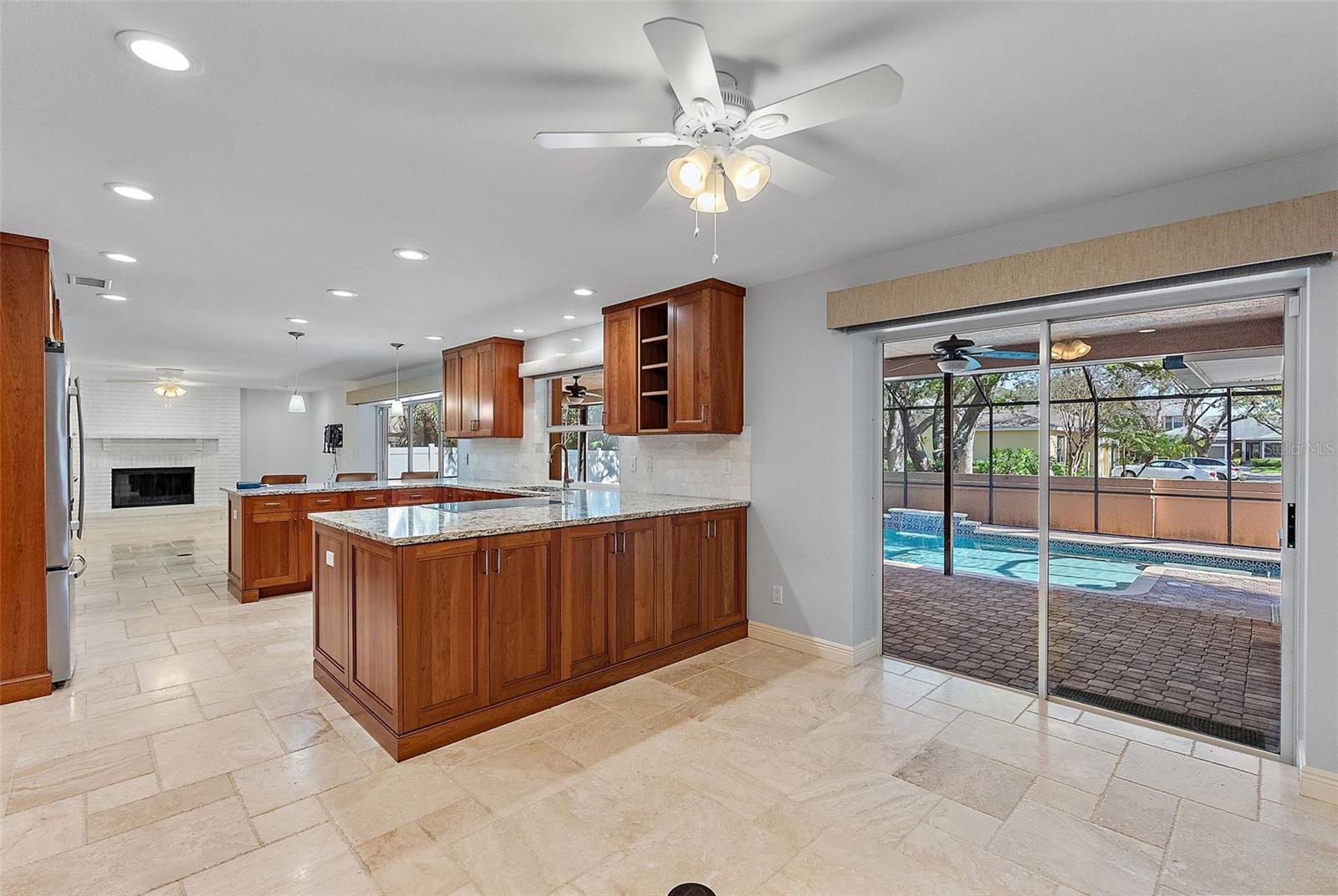 902 MARCO DR NE