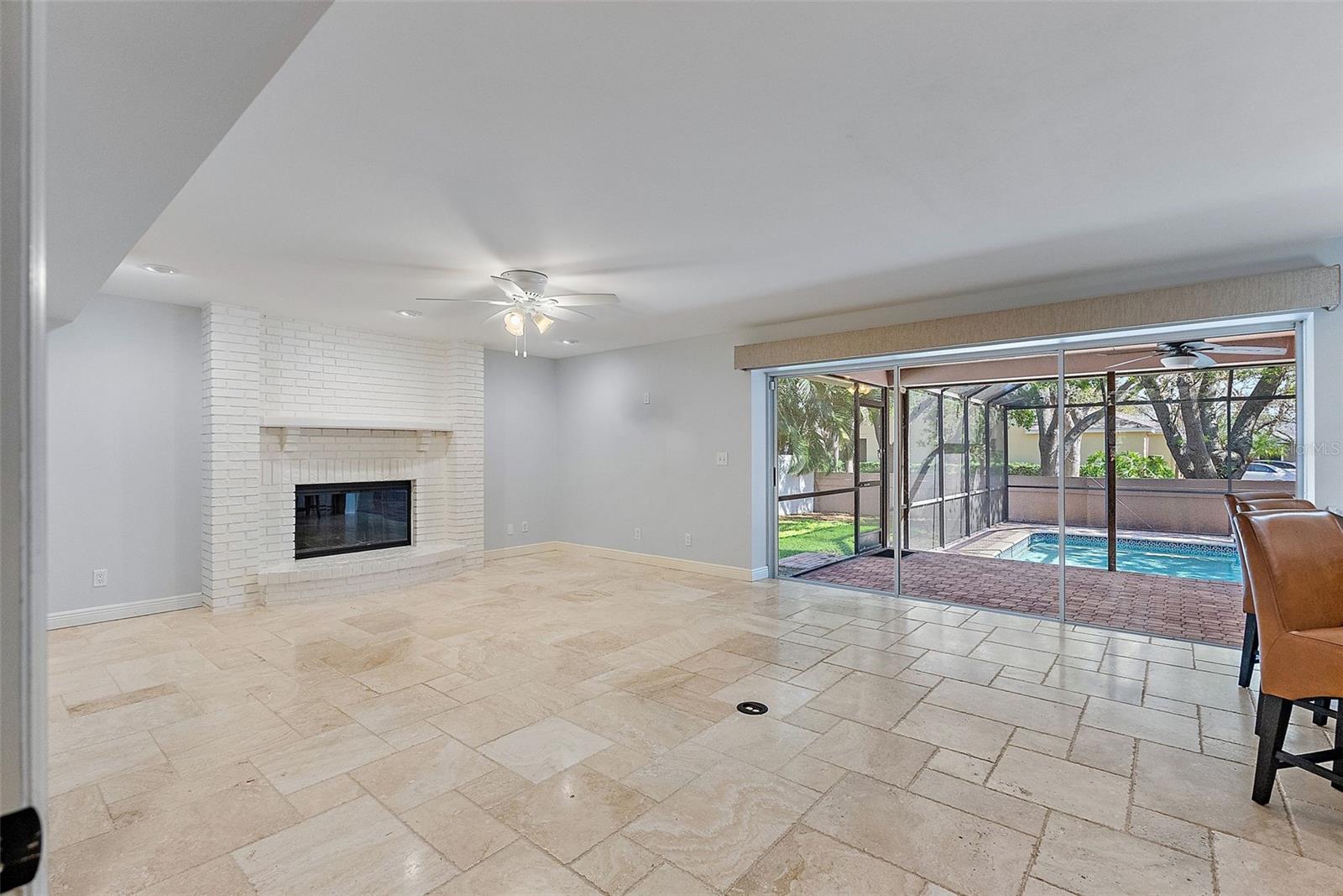 902 MARCO DR NE
