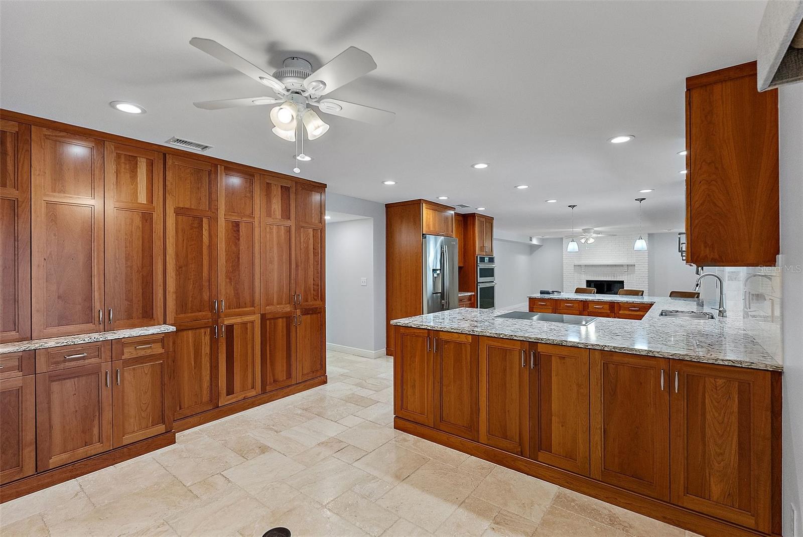 902 MARCO DR NE