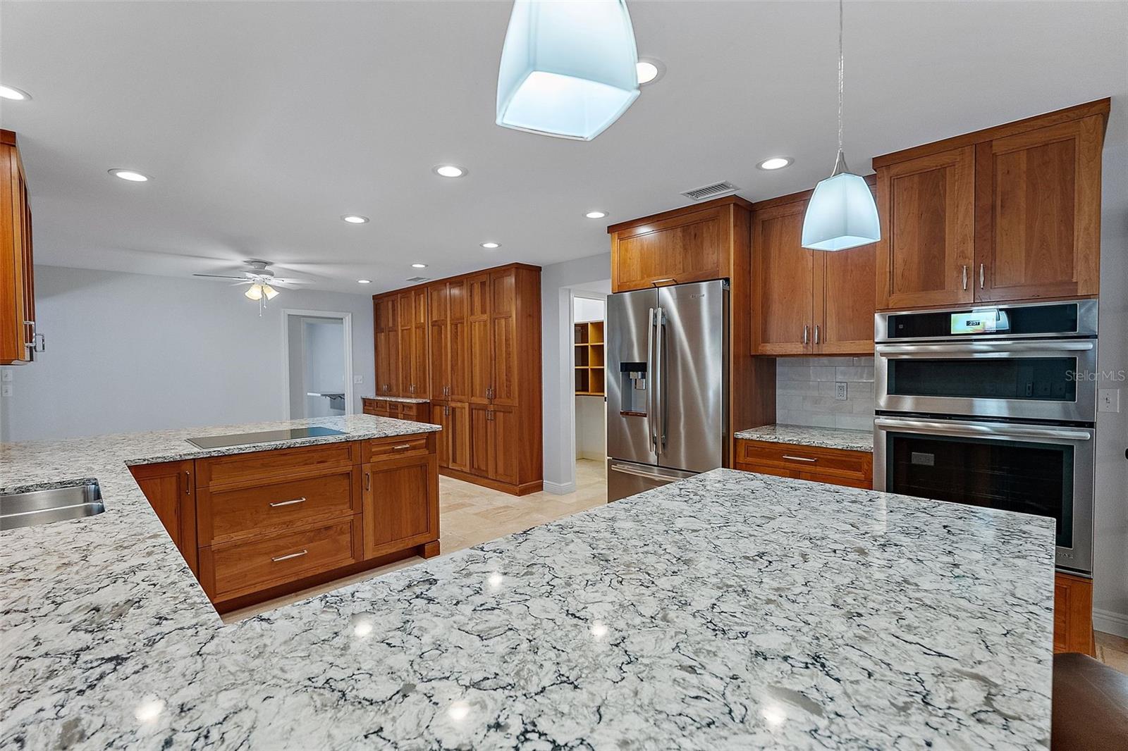 902 MARCO DR NE