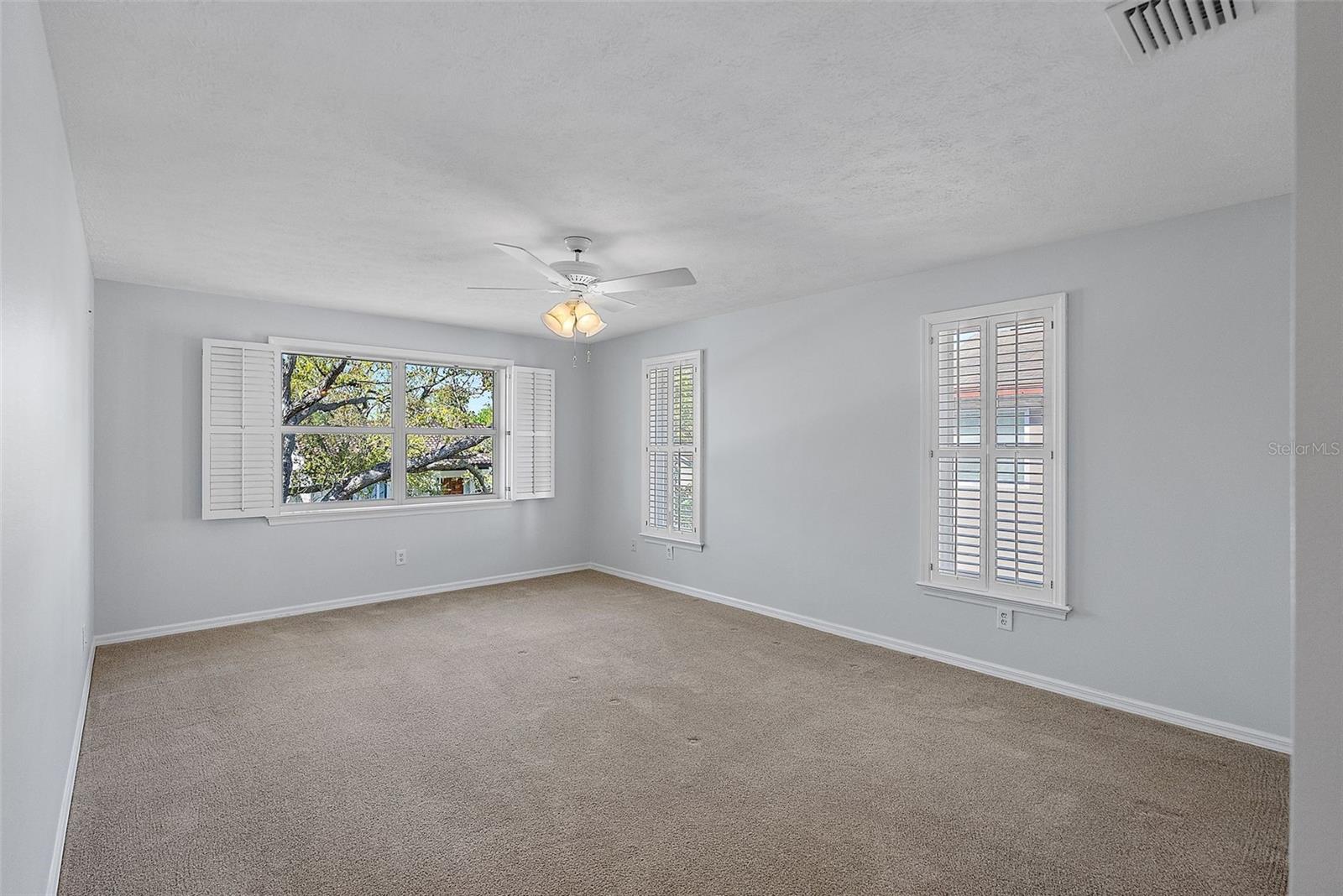 902 MARCO DR NE