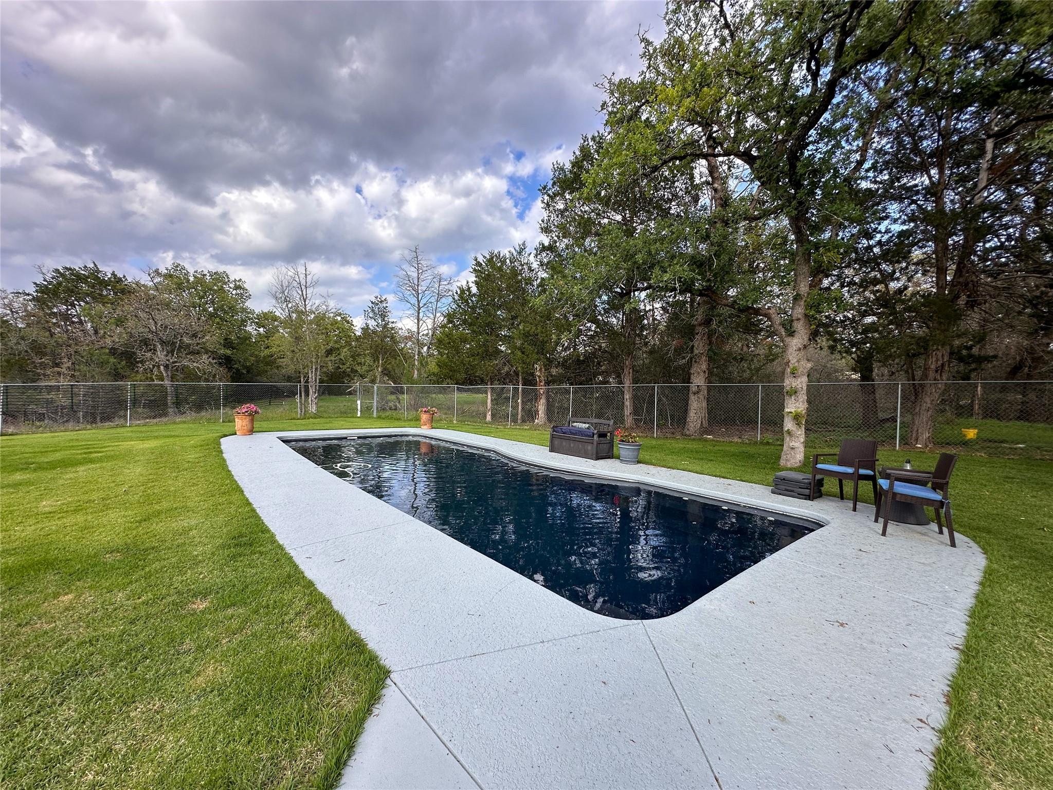 368 Woodlands DR