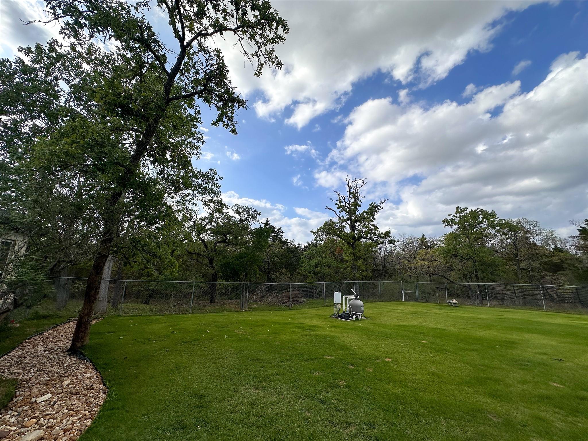 368 Woodlands DR