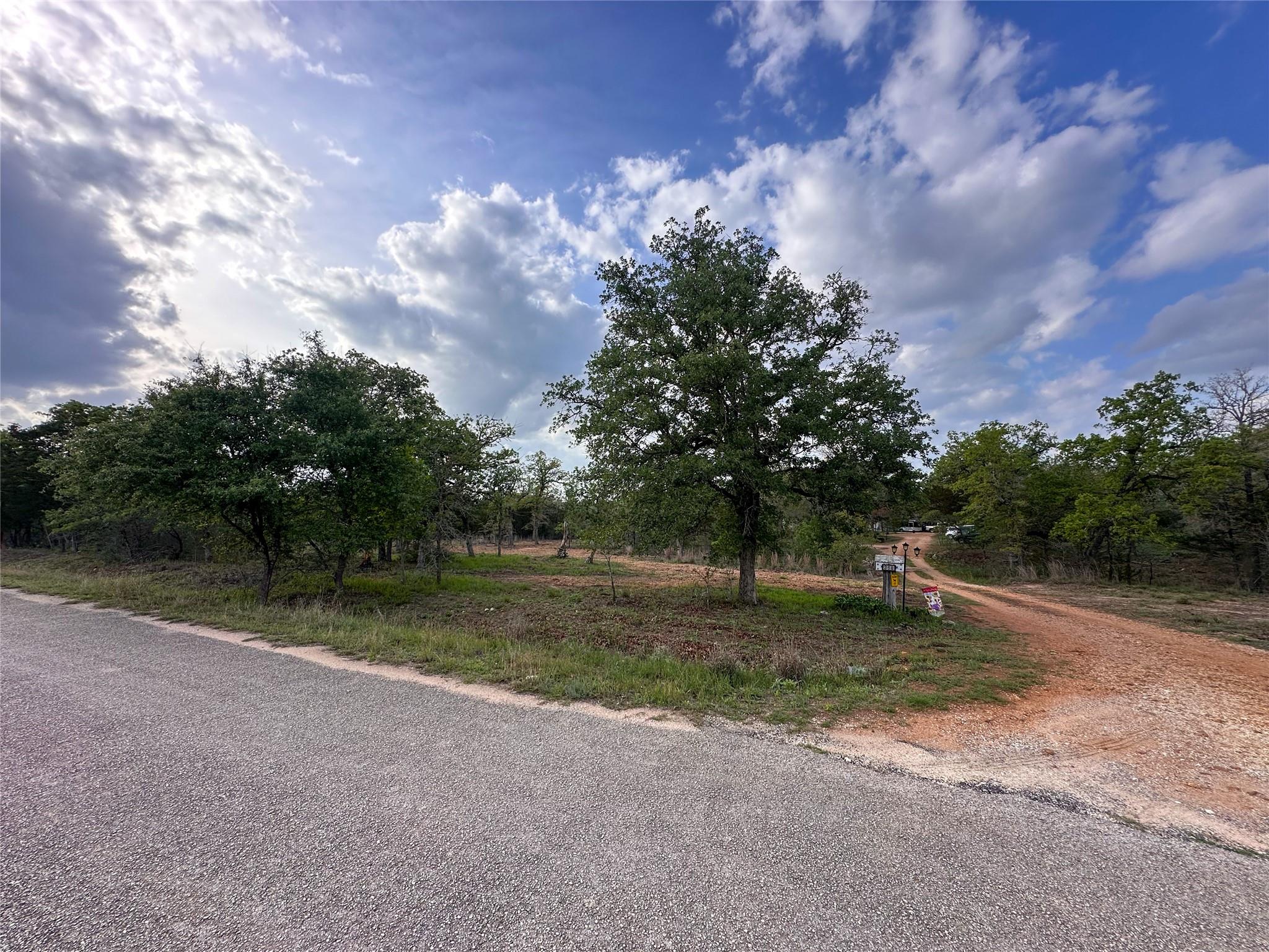 368 Woodlands DR