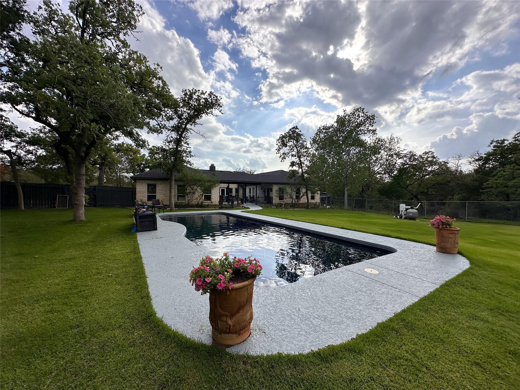 368 Woodlands DR