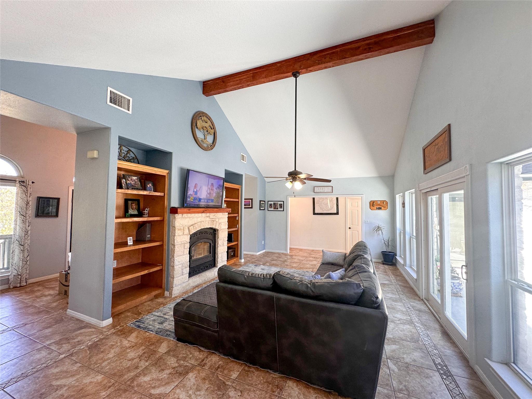 368 Woodlands DR