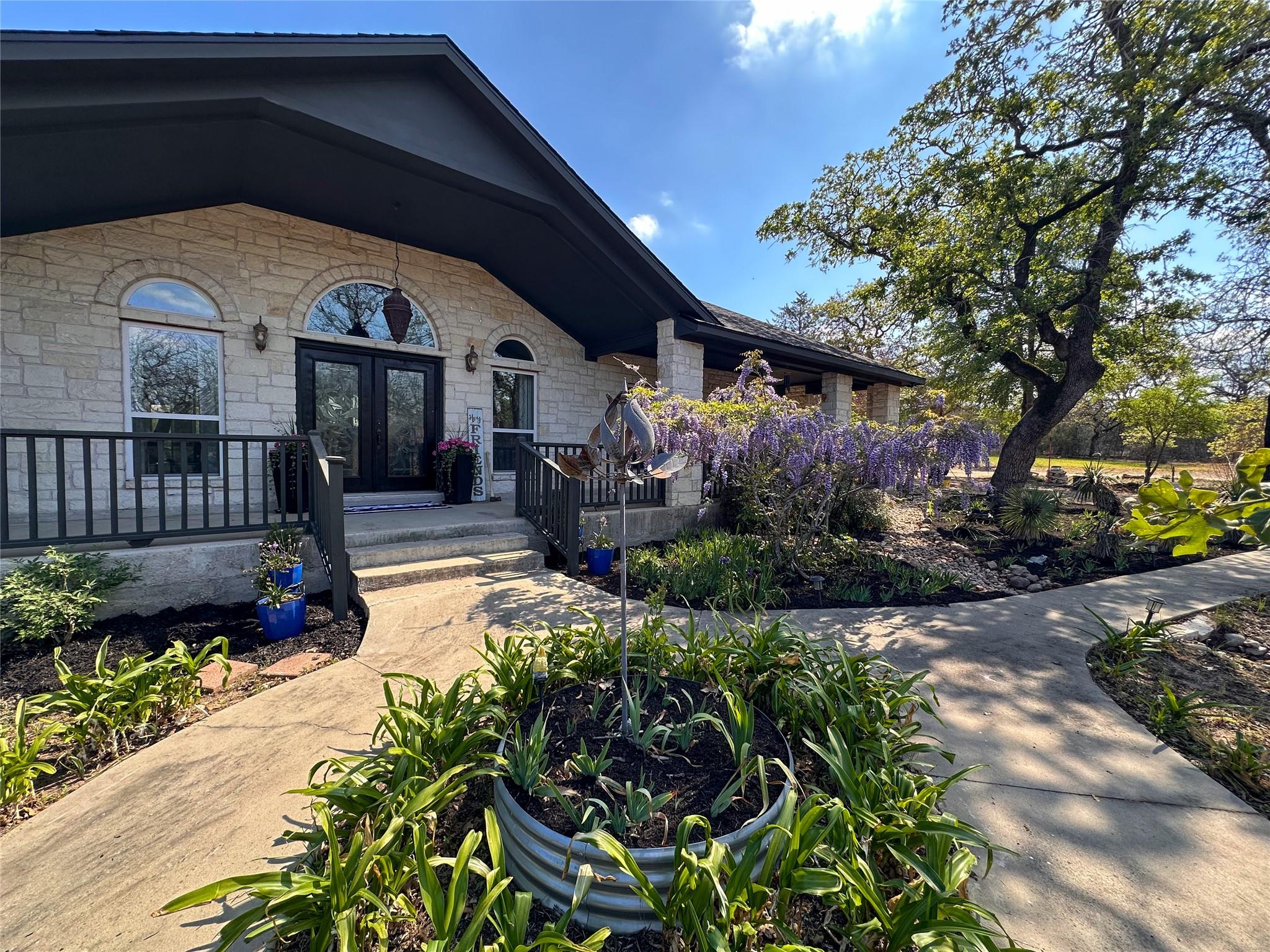 368 Woodlands DR