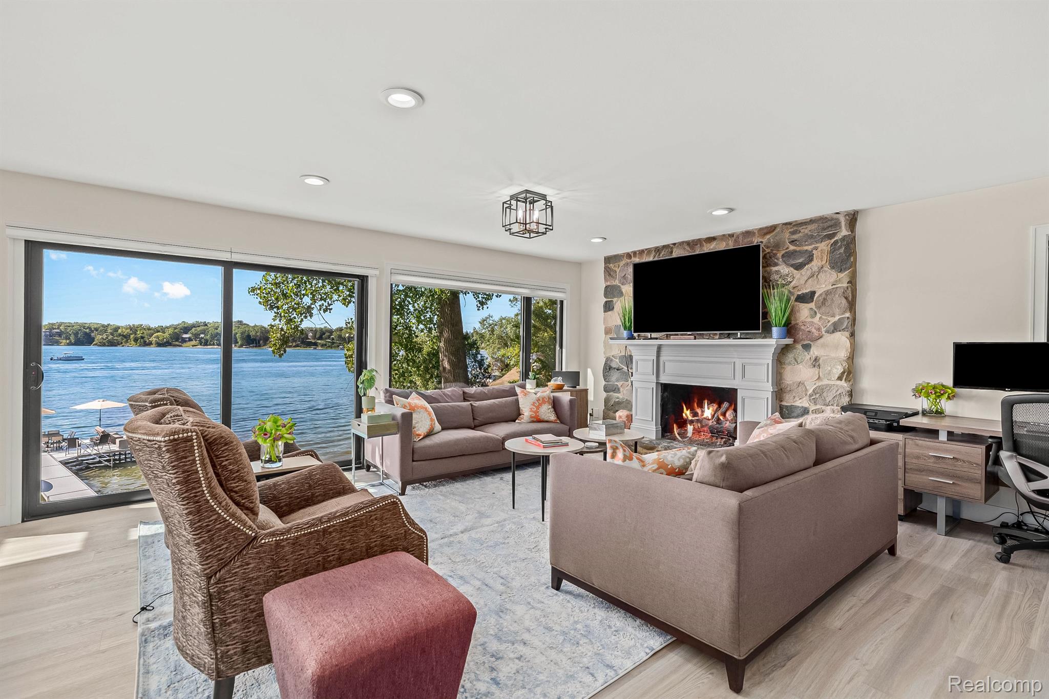 5494 PUTNAM Drive
