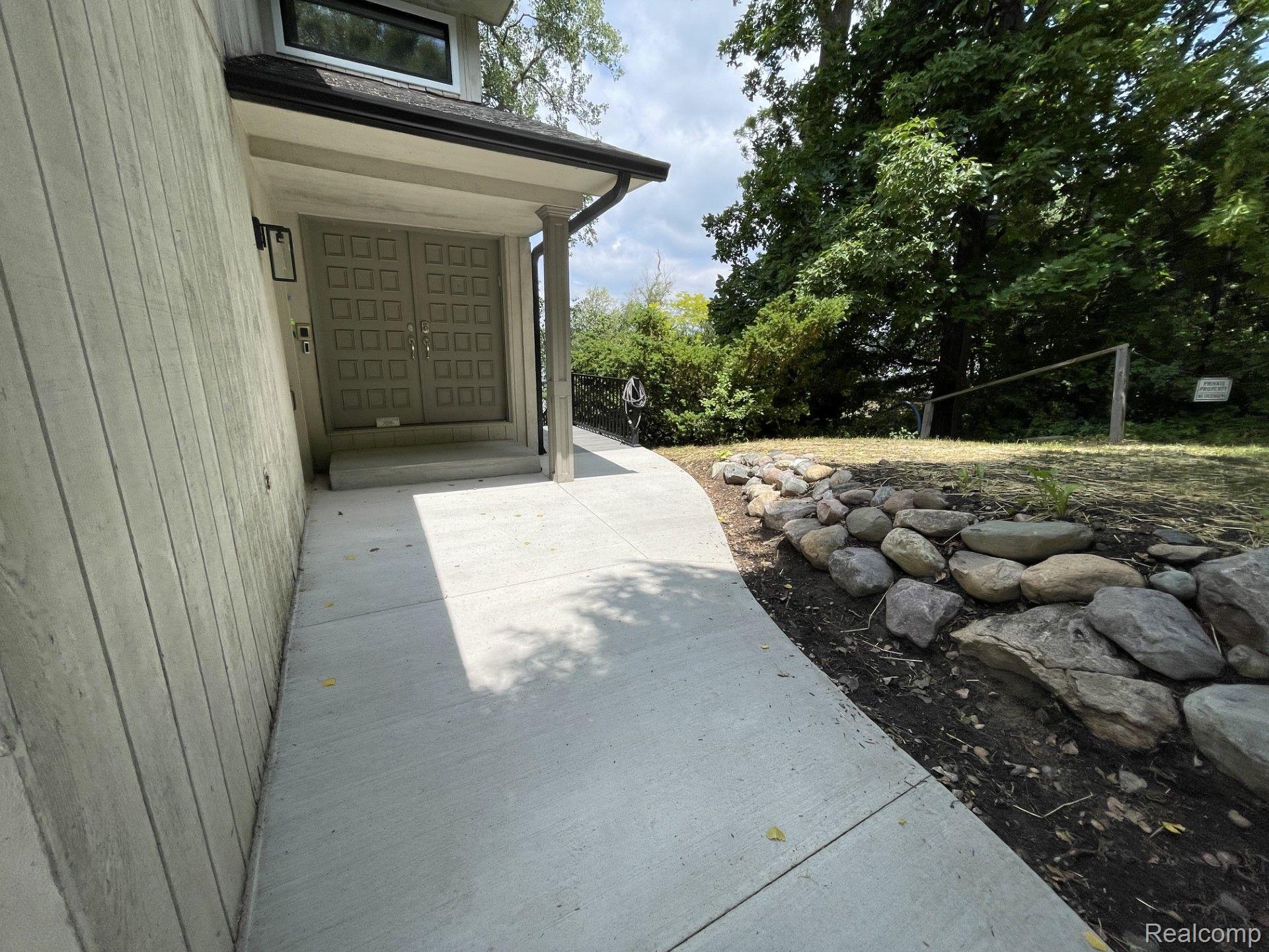 5494 PUTNAM Drive