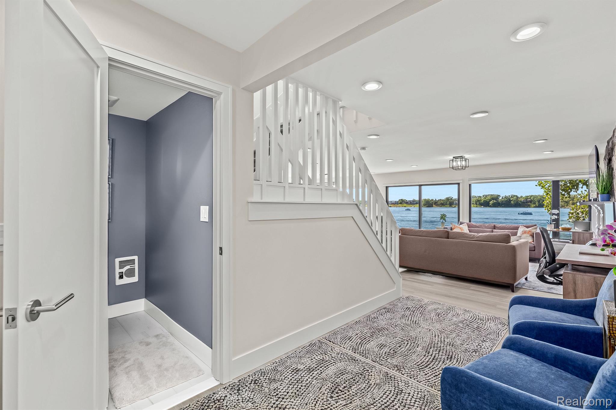 5494 PUTNAM Drive