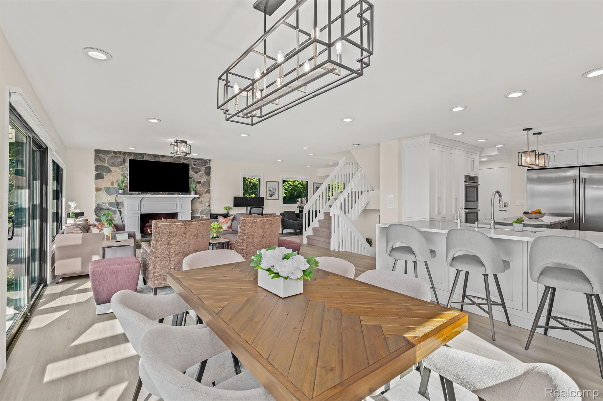 5494 PUTNAM Drive