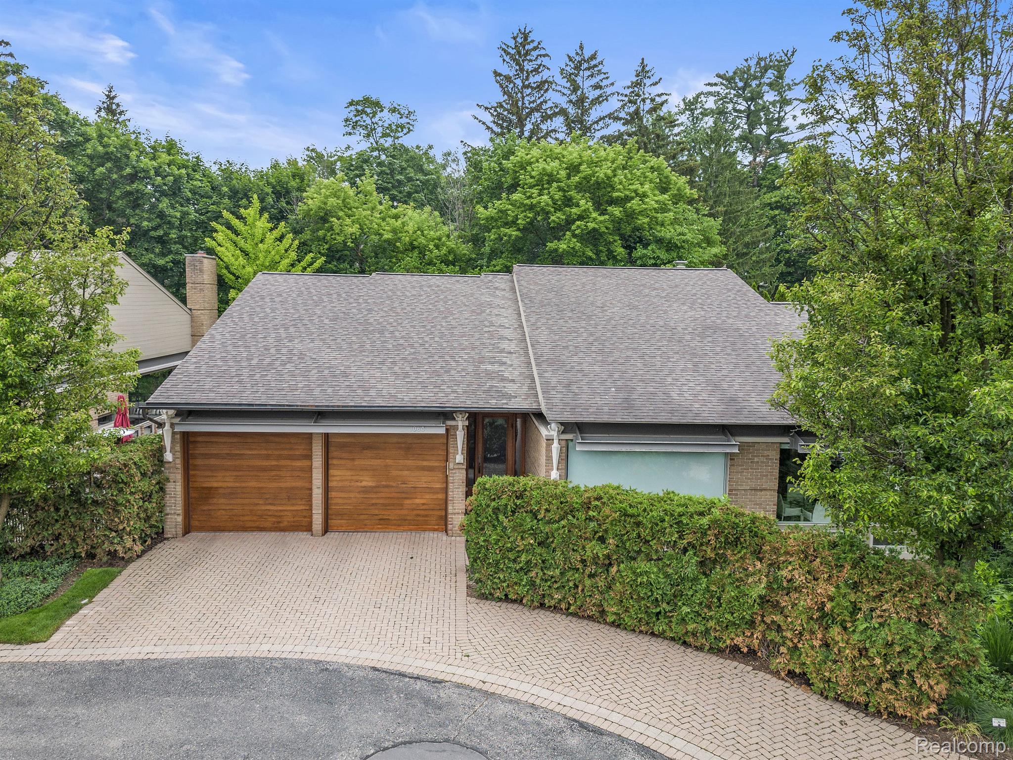 1068 WATERFALL Court