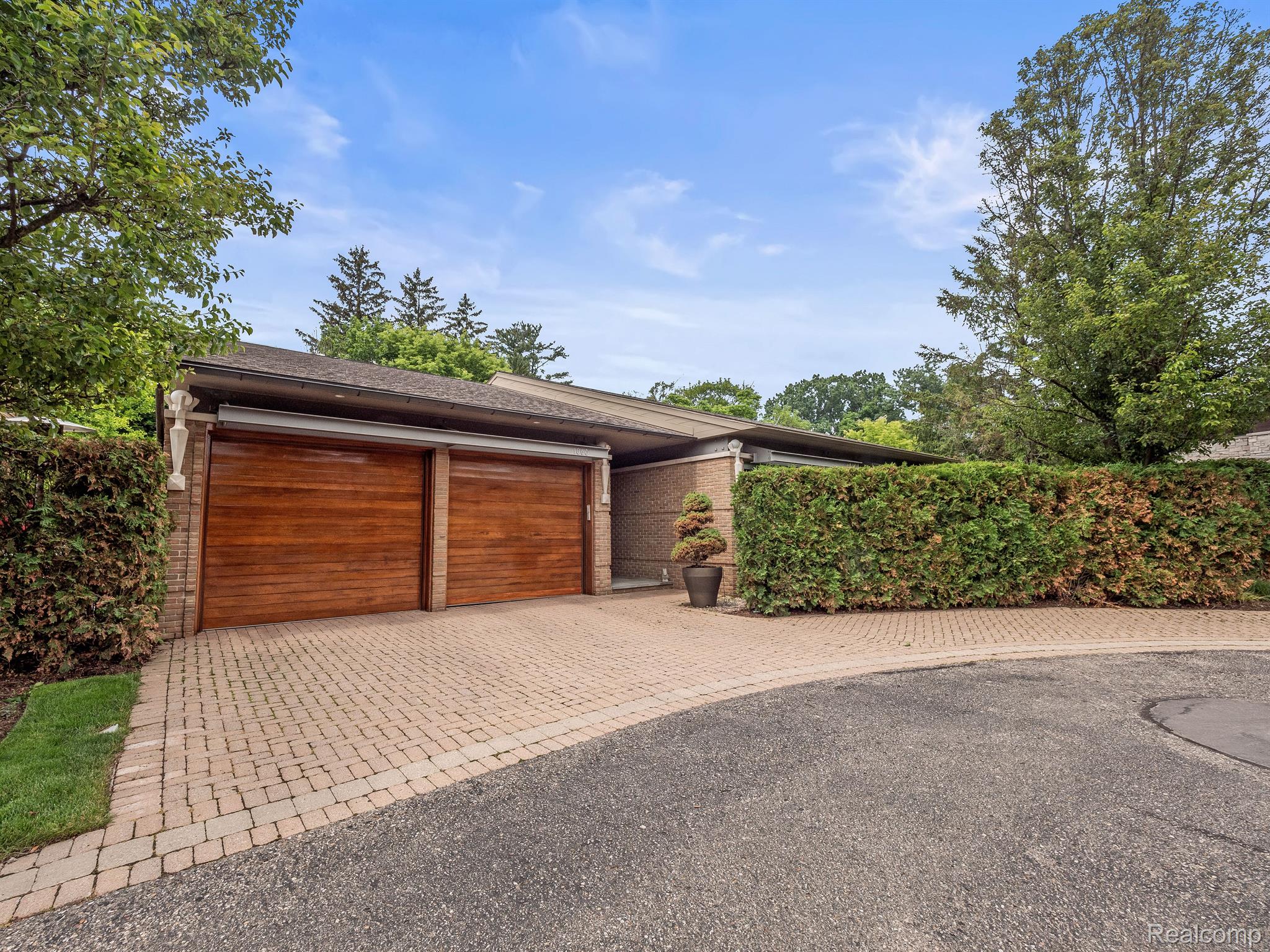 1068 WATERFALL Court