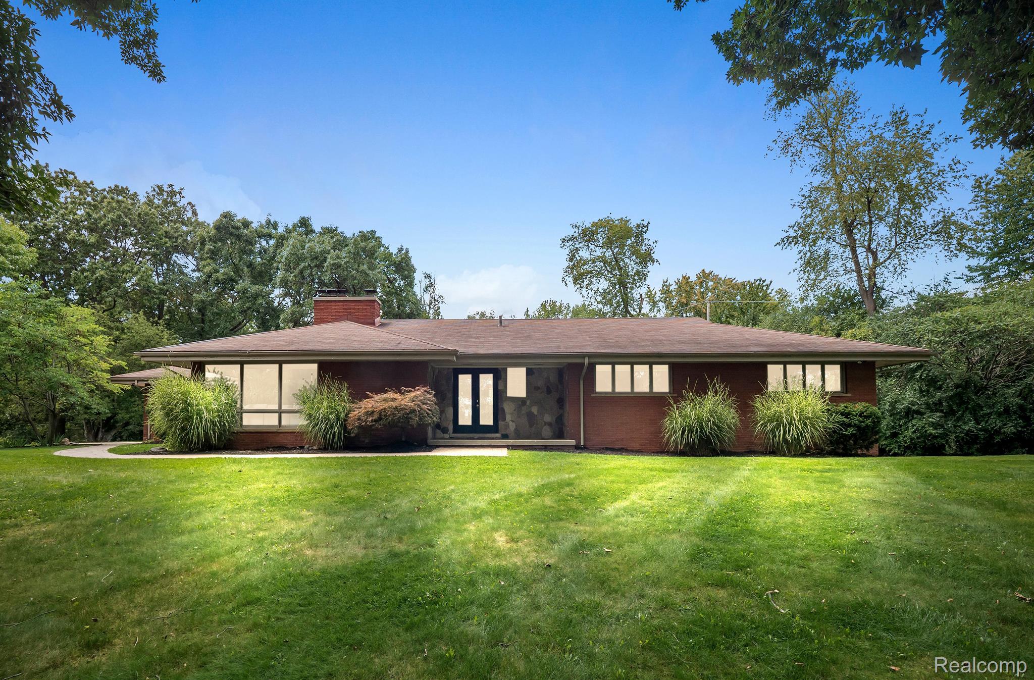 4901 MALIBU Drive