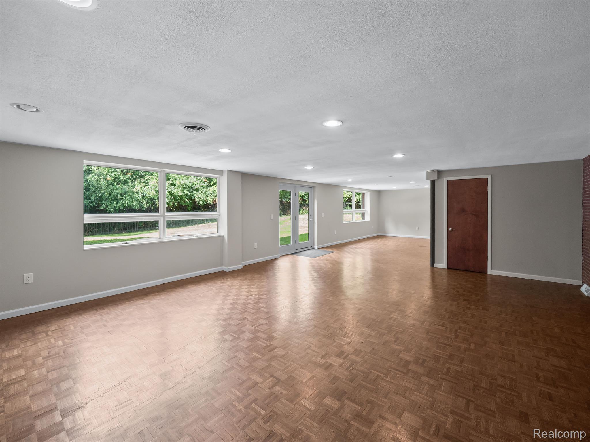 4901 MALIBU Drive