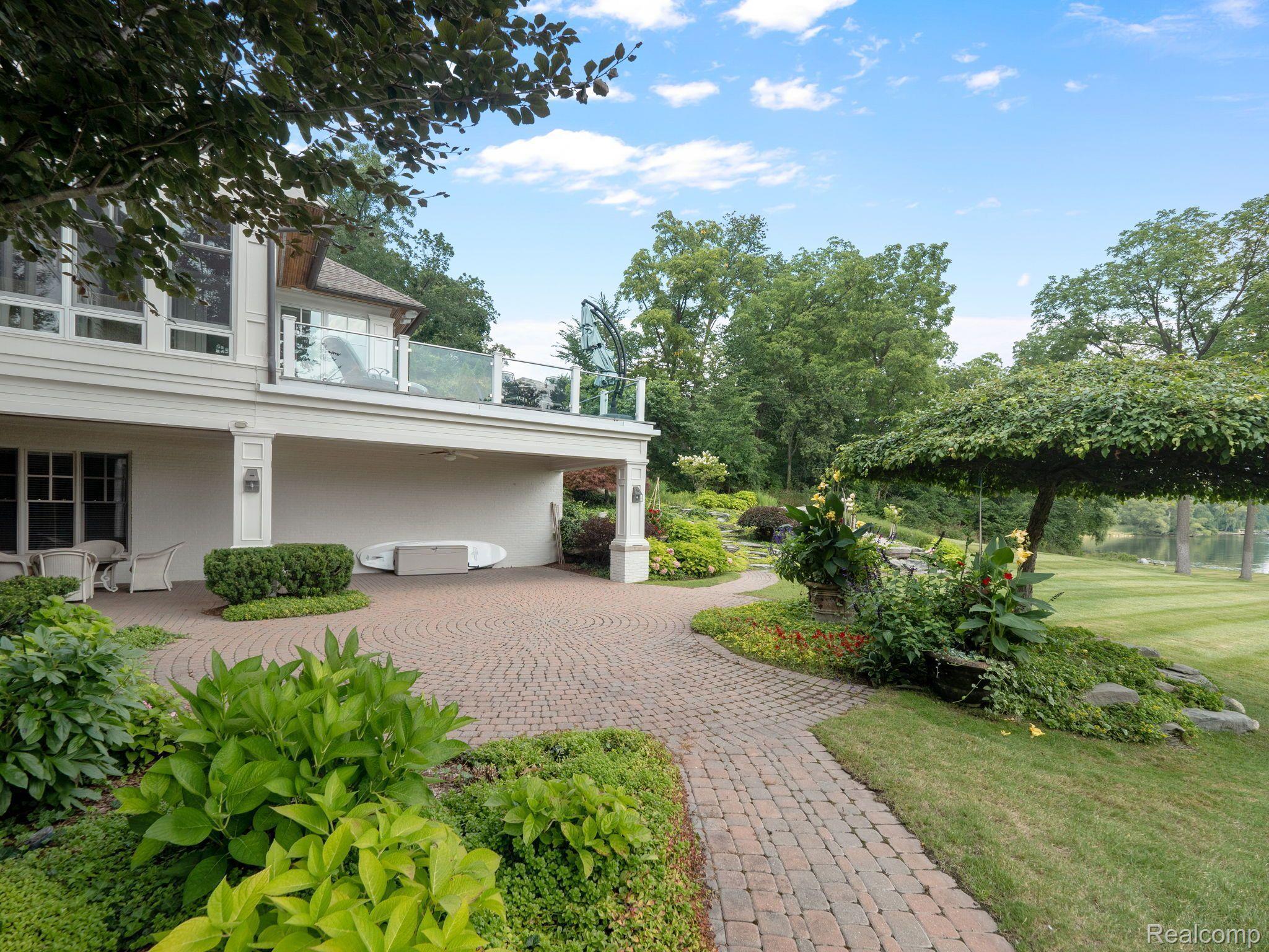 4985 MIDDLEBELT Road