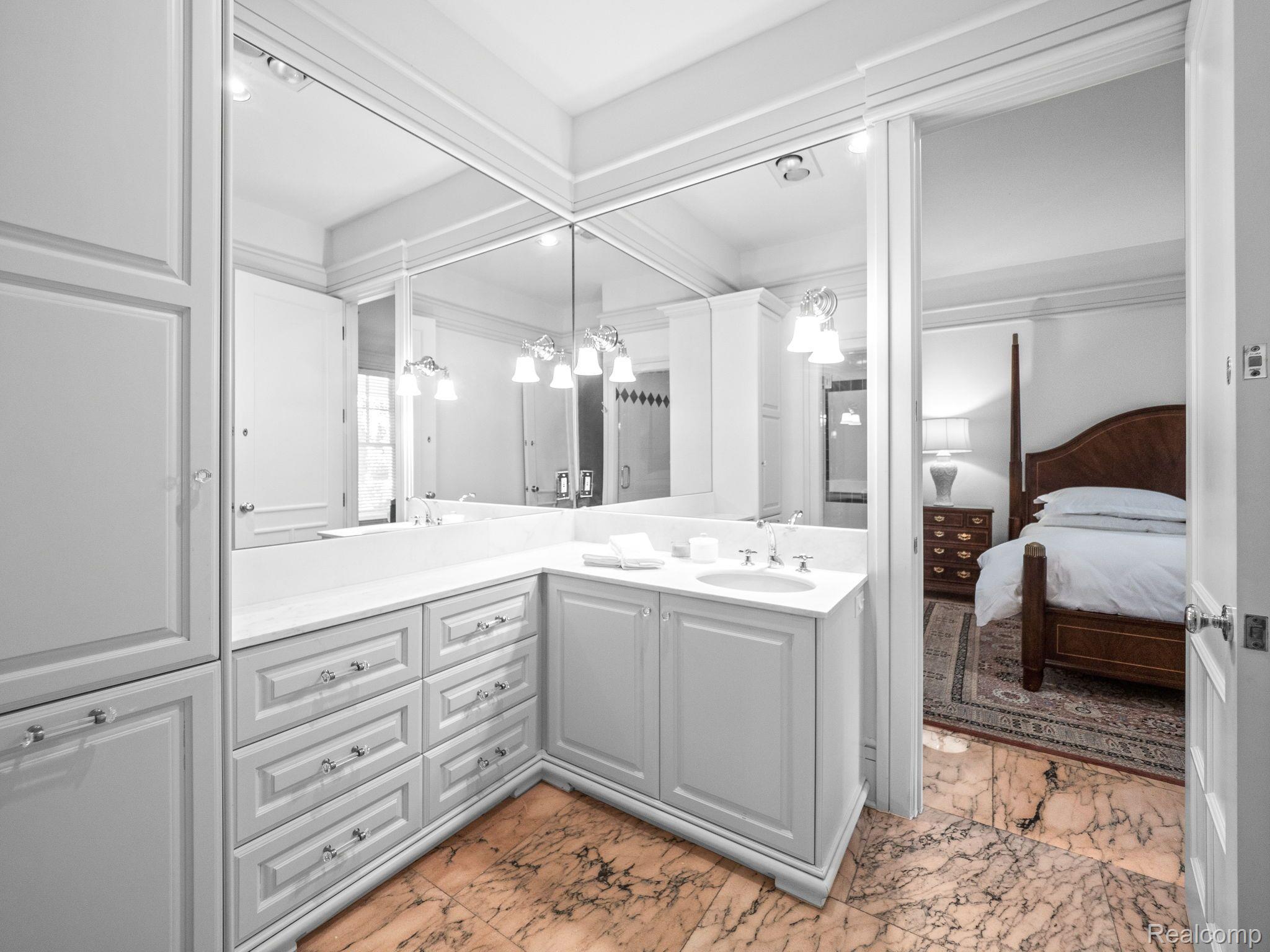 4985 MIDDLEBELT Road