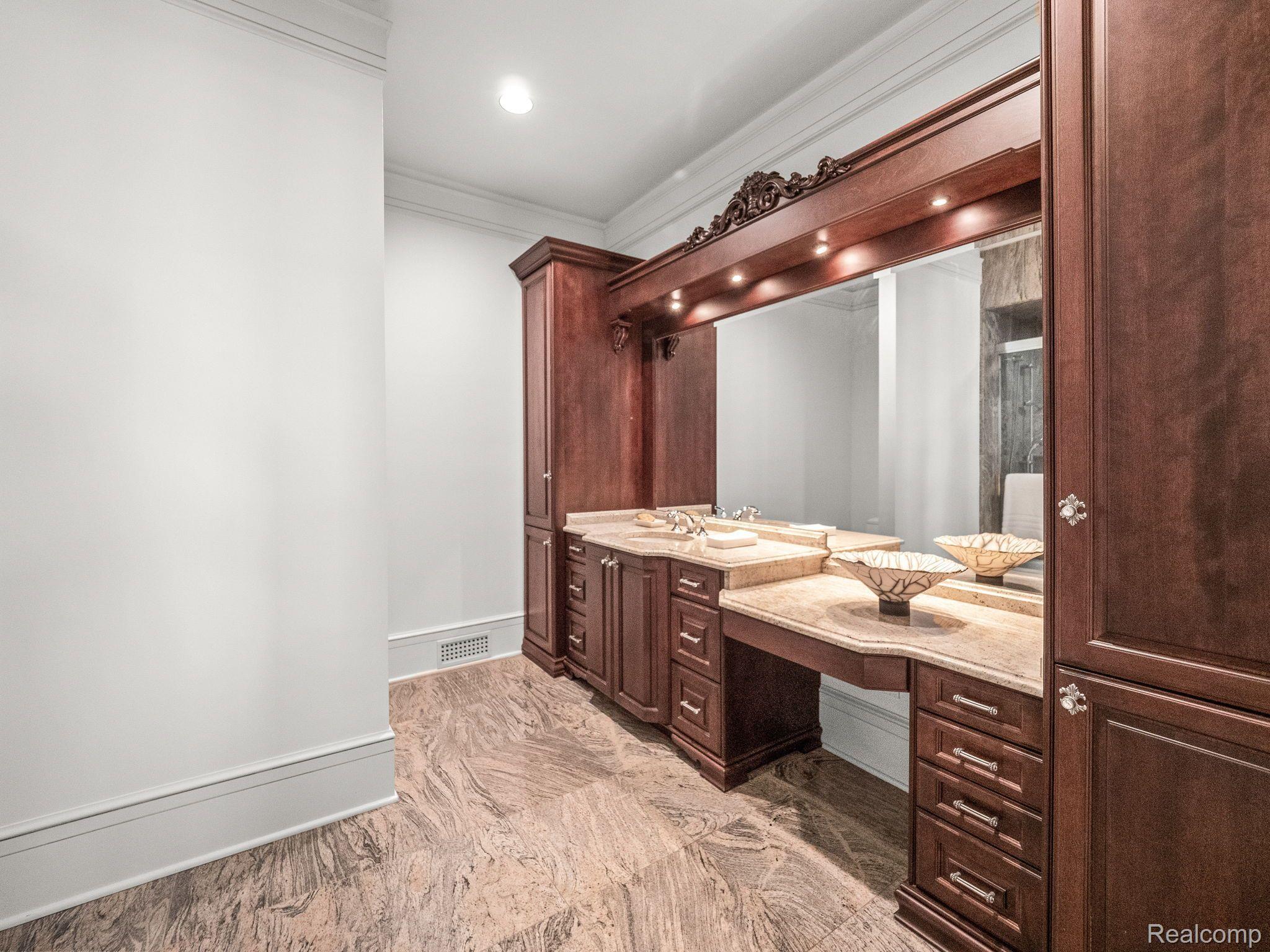 4985 MIDDLEBELT Road