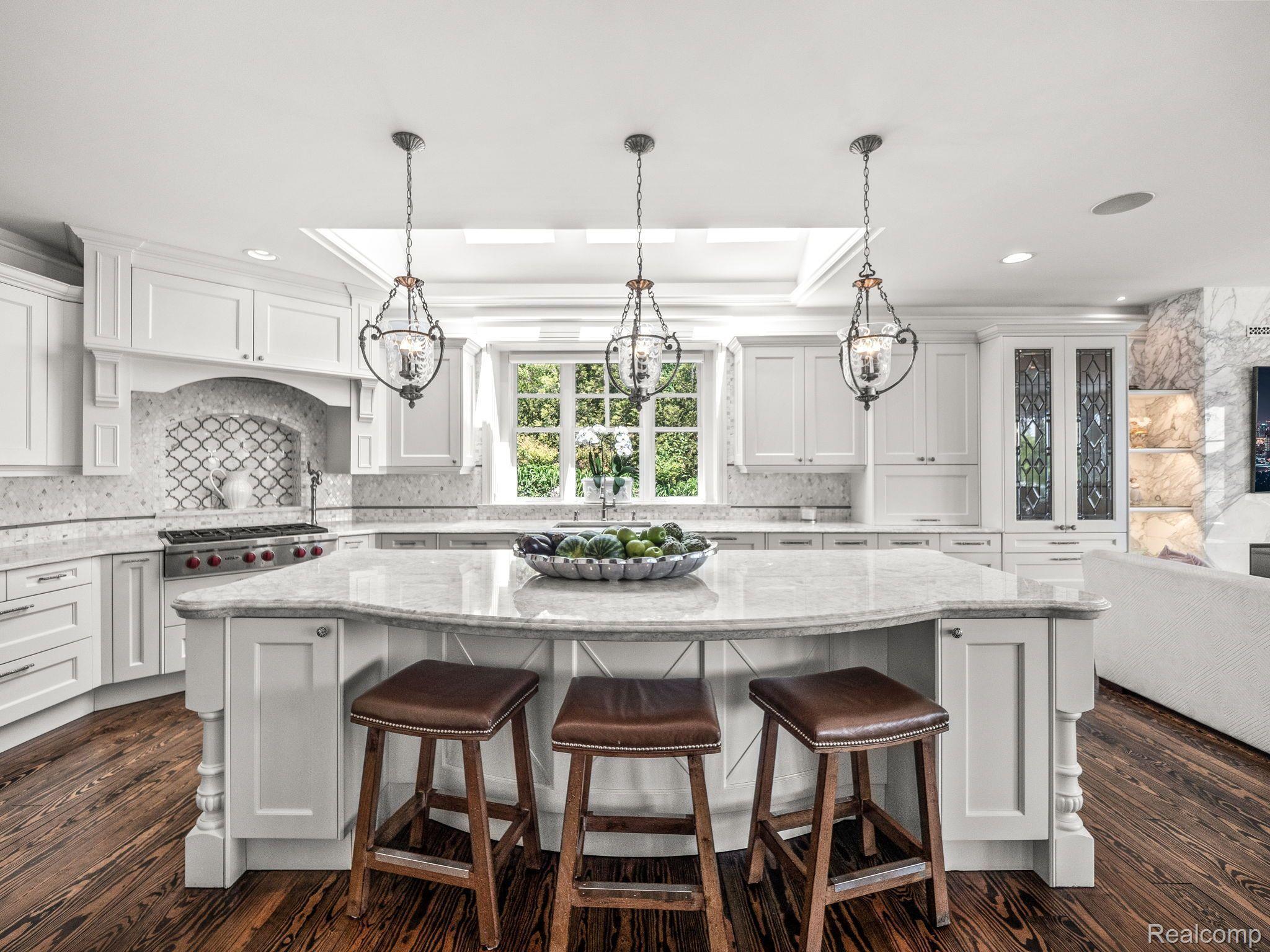 4985 MIDDLEBELT Road