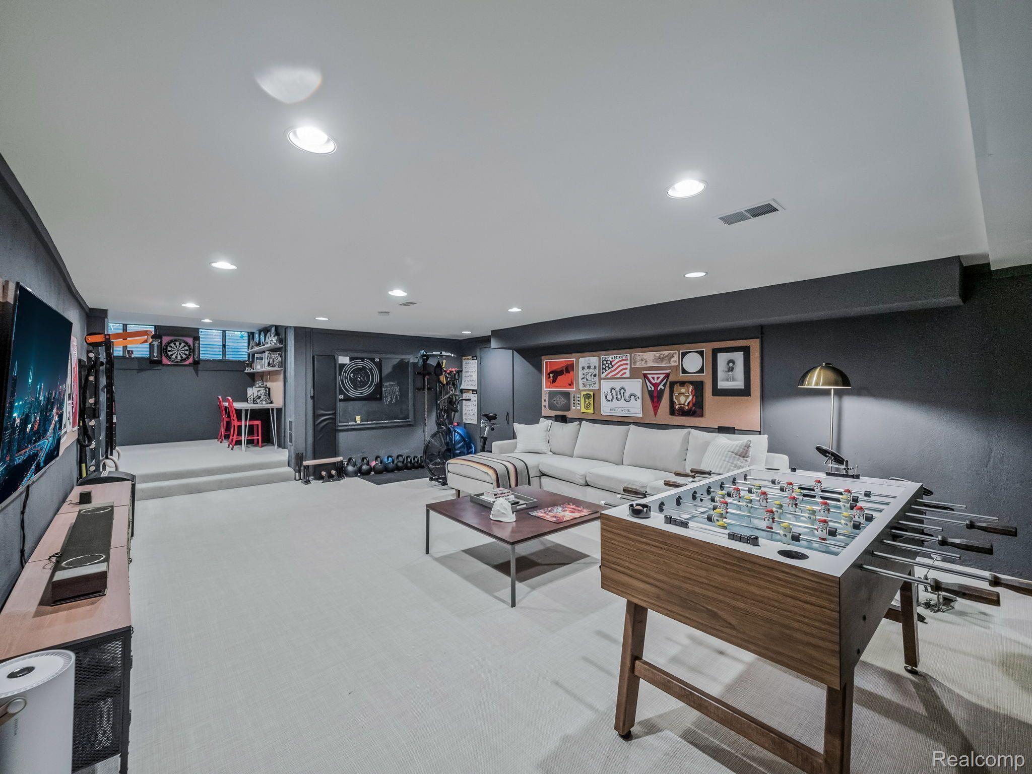 845 LONE PINE Road