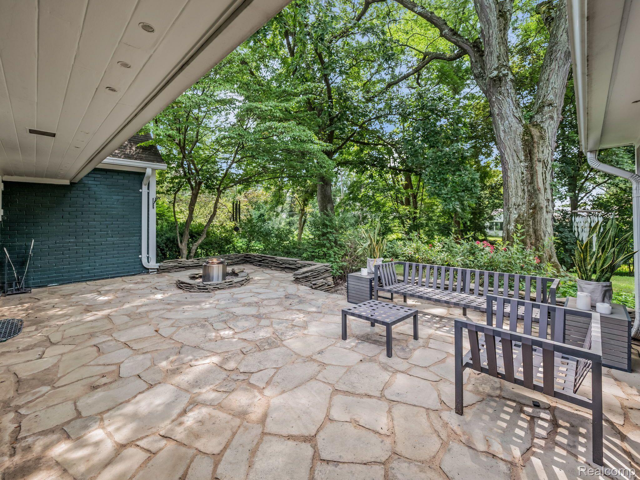 845 LONE PINE Road