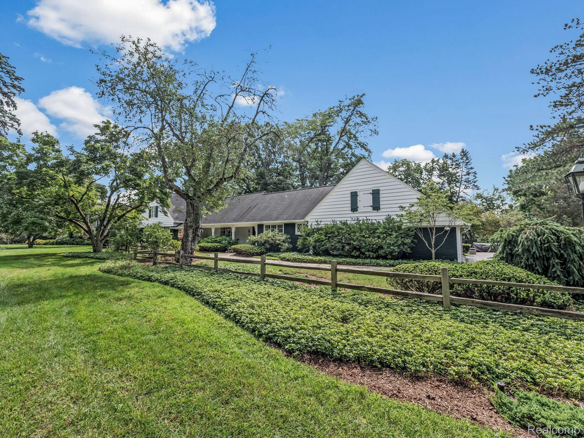 845 LONE PINE Road
