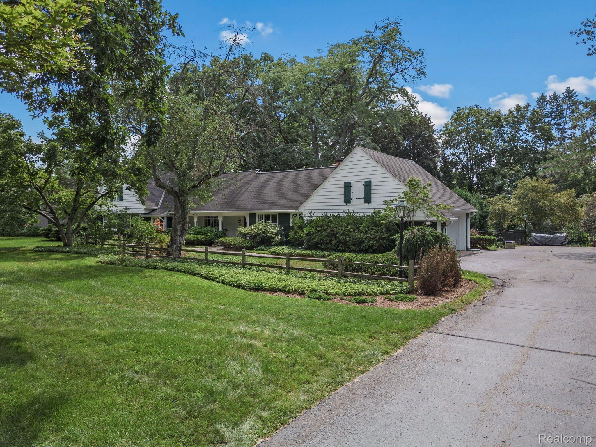 845 LONE PINE Road