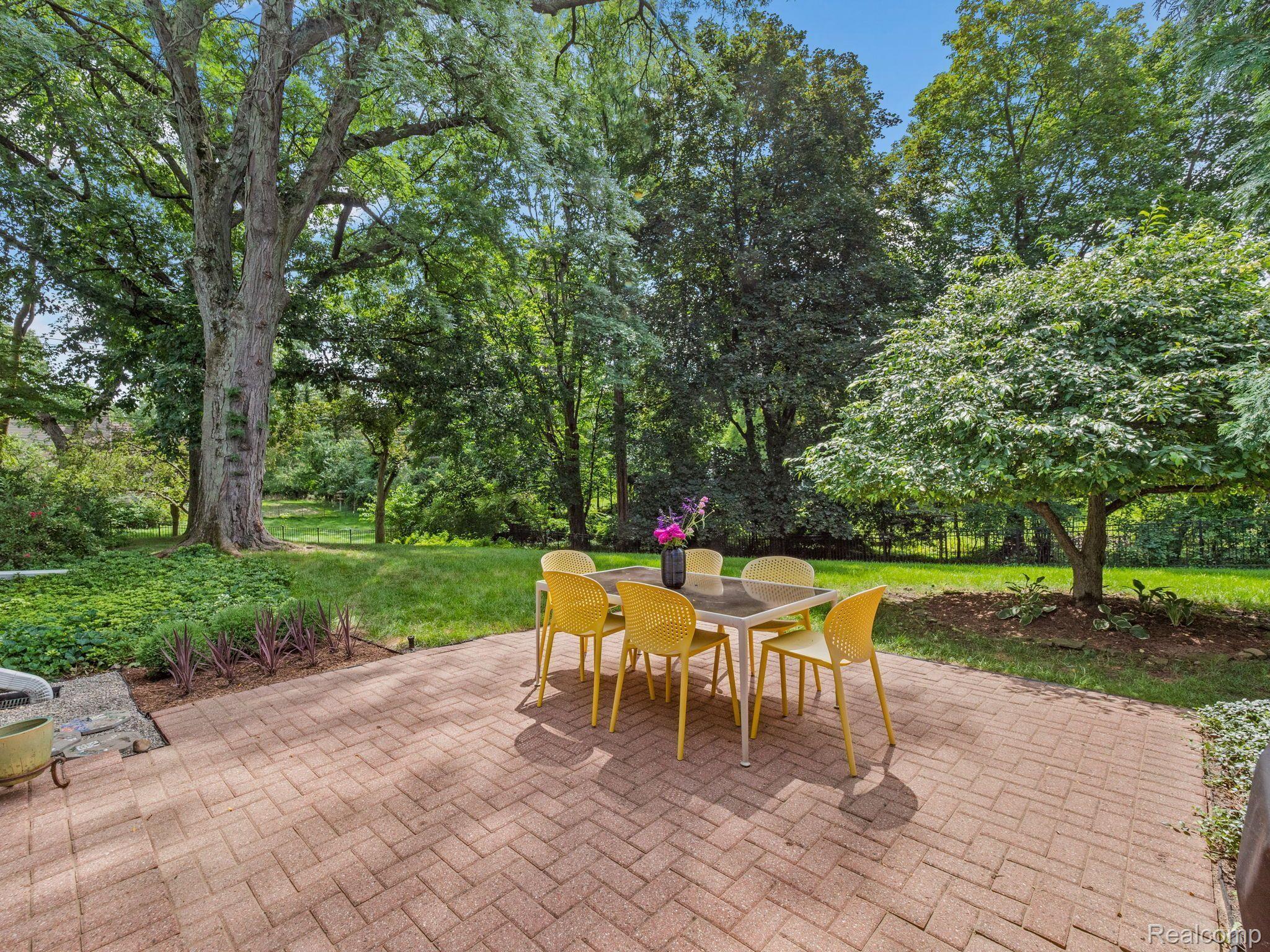 845 LONE PINE Road