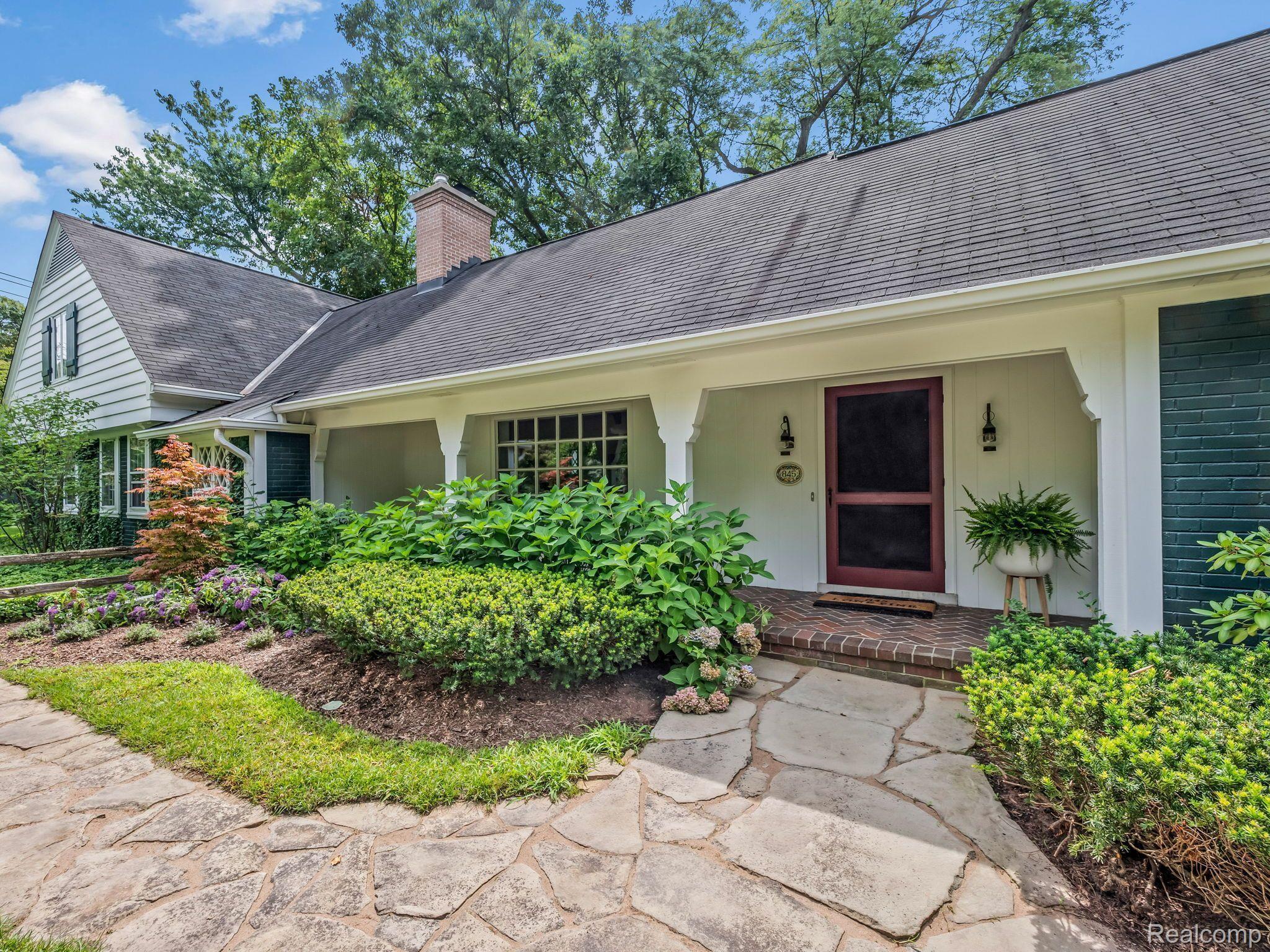 845 LONE PINE Road