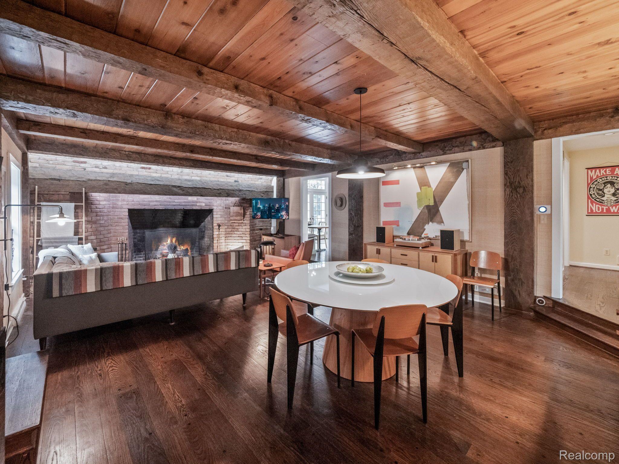 845 LONE PINE Road