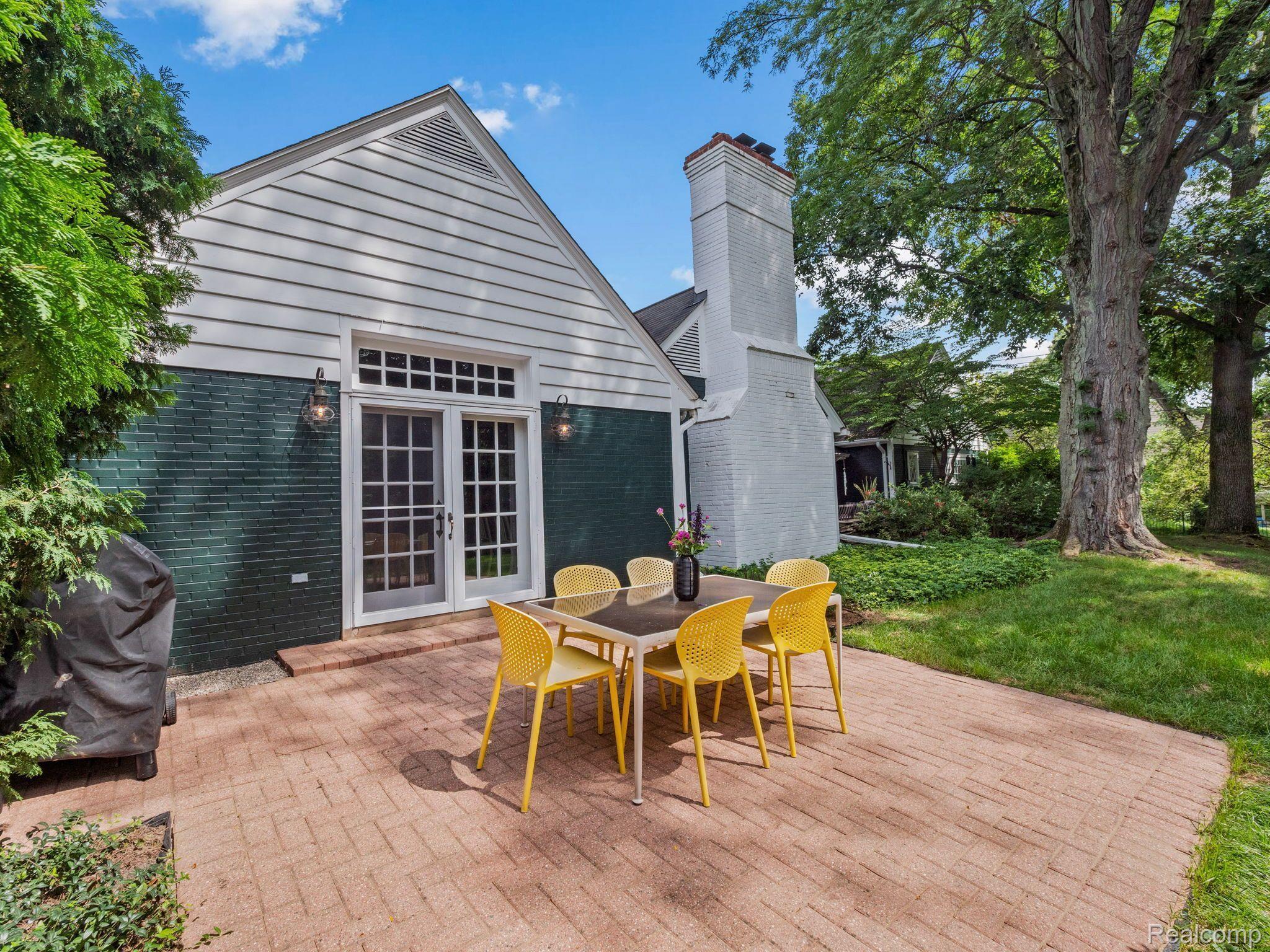 845 LONE PINE Road