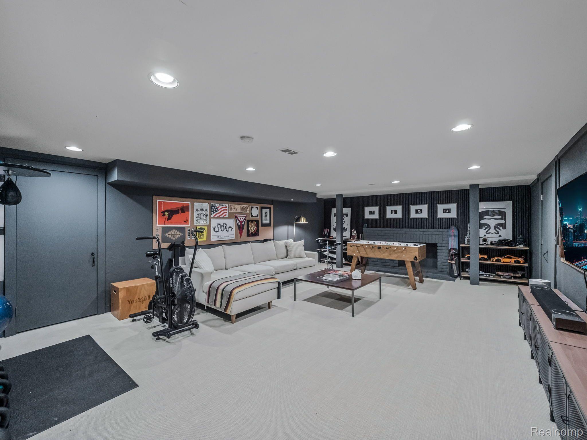 845 LONE PINE Road