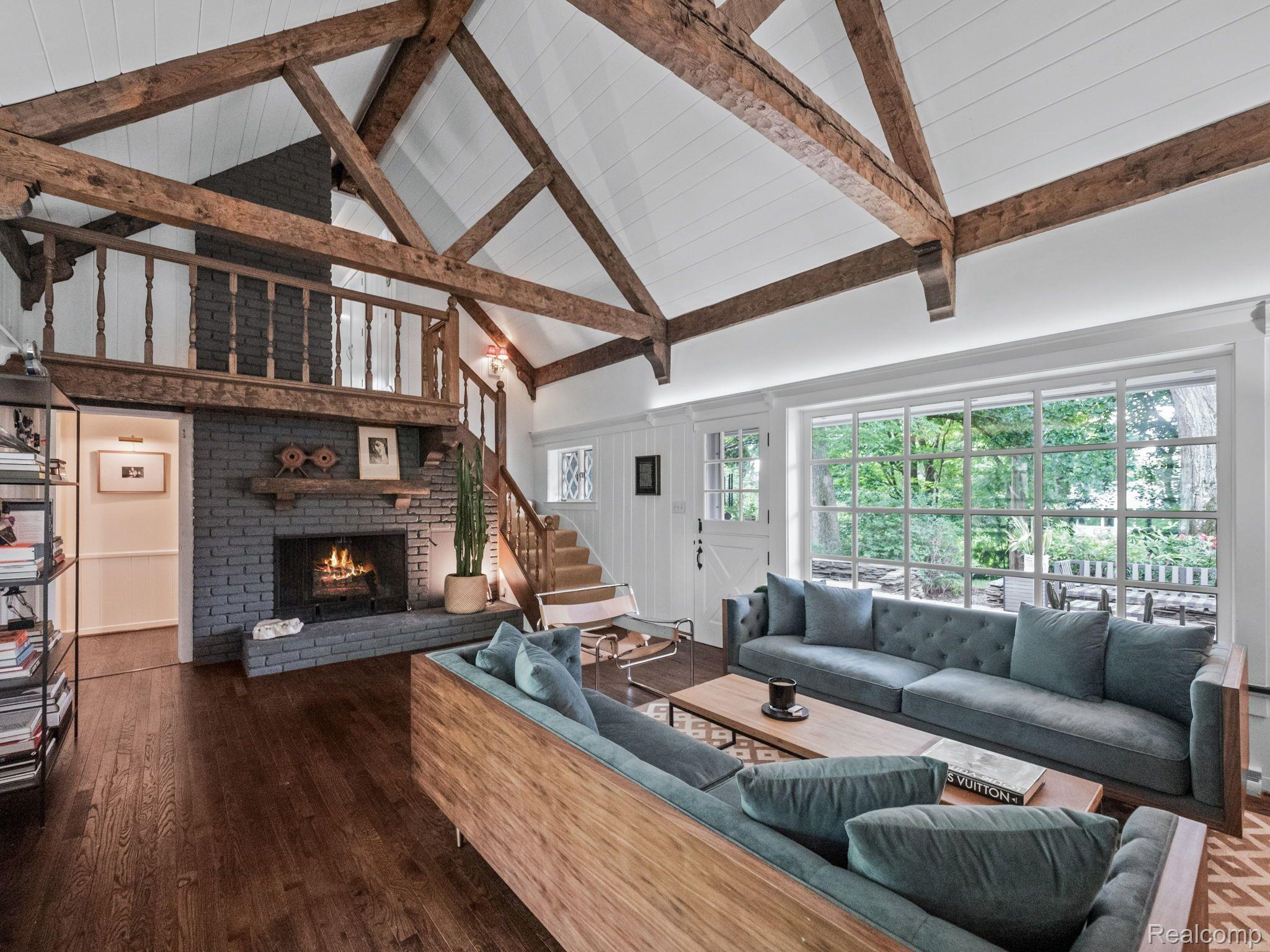 845 LONE PINE Road