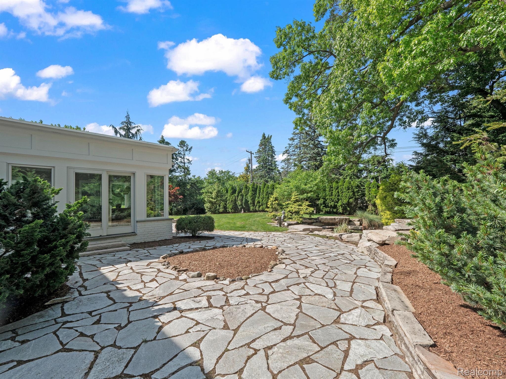 662 BENNINGTON Drive