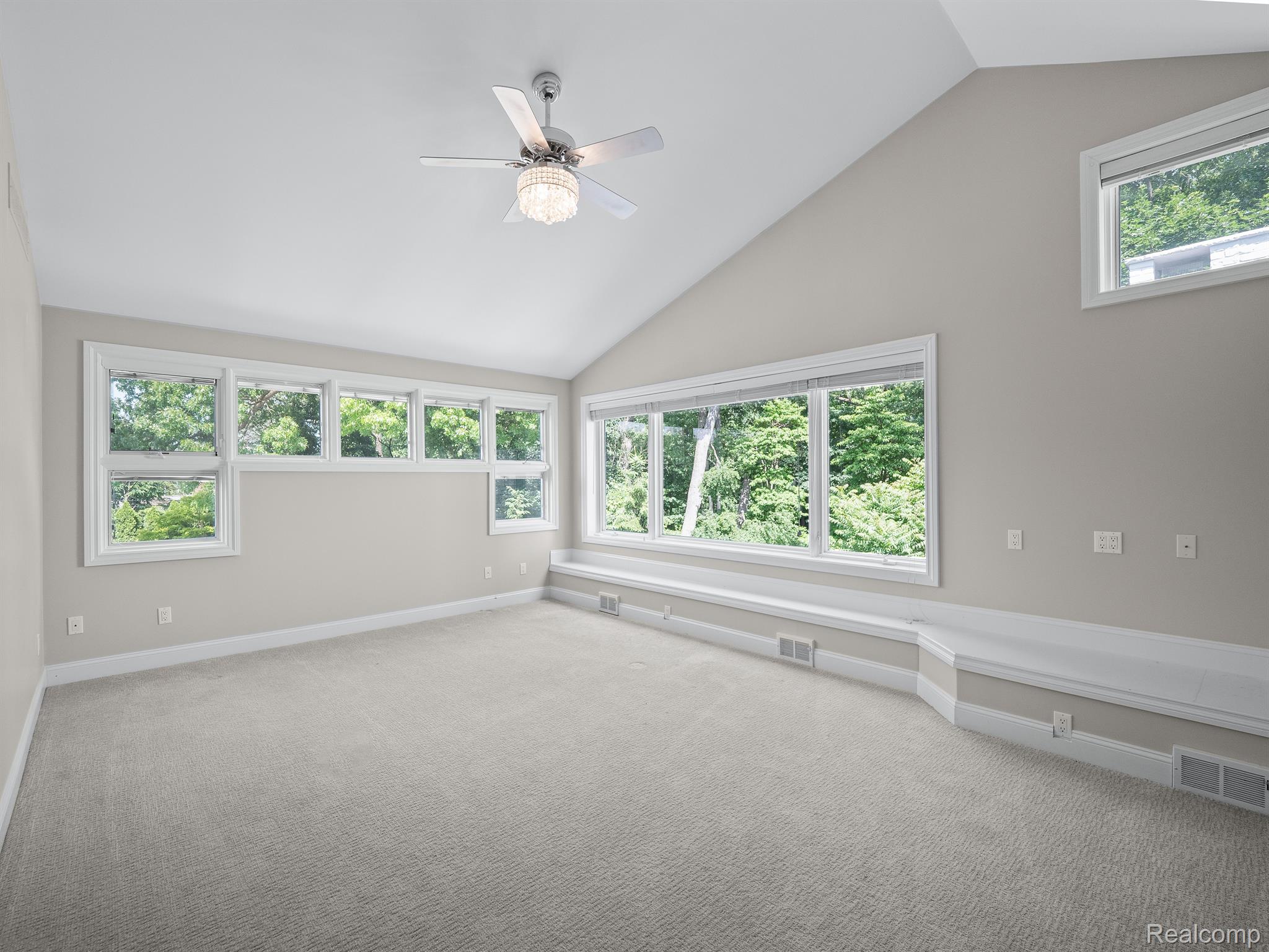 662 BENNINGTON Drive
