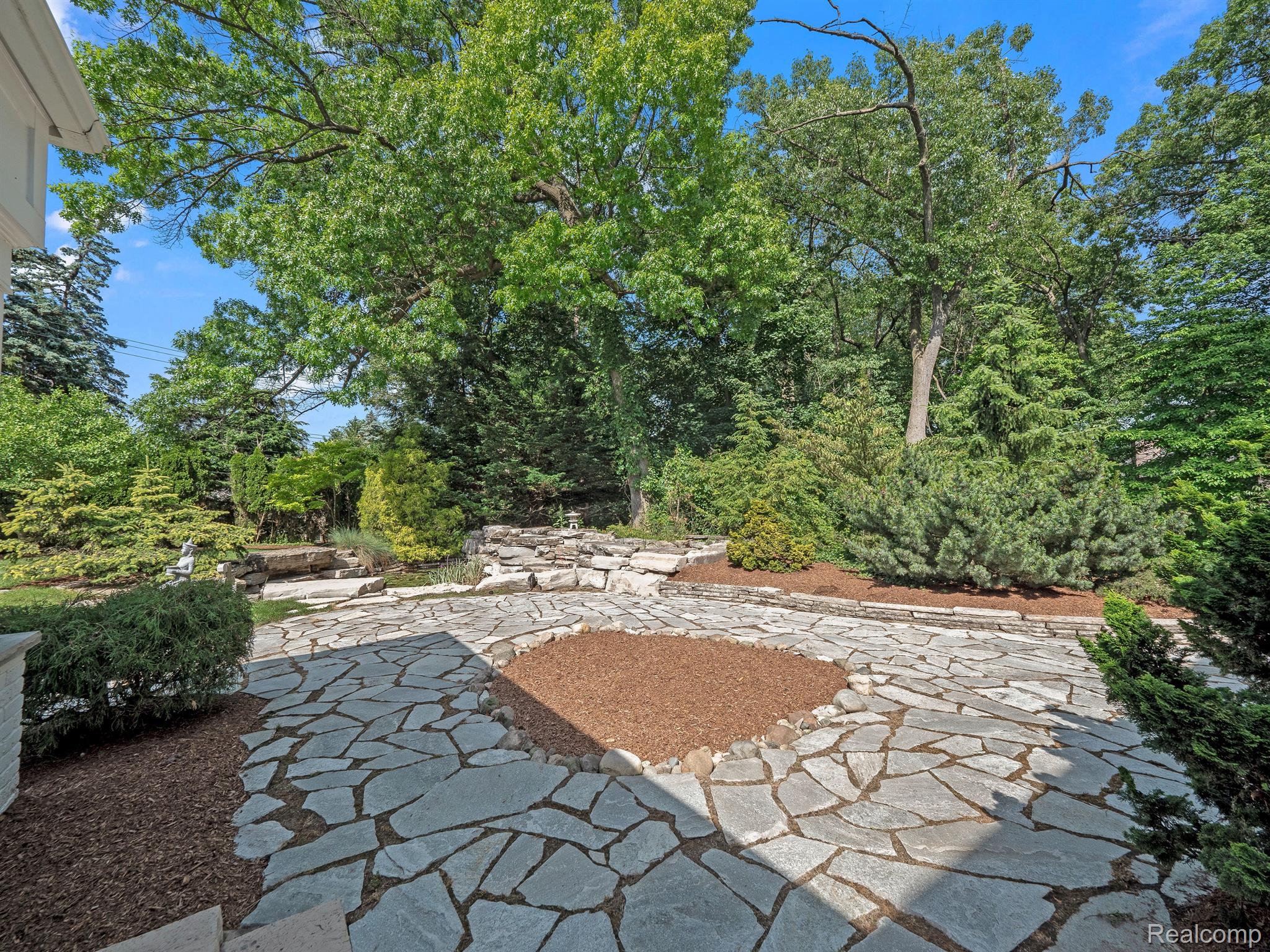 662 BENNINGTON Drive