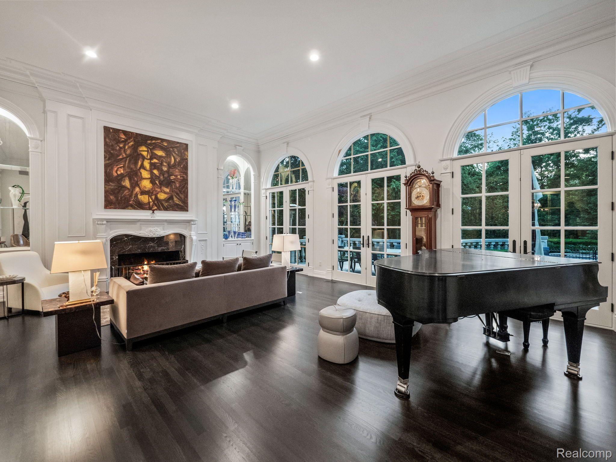 571 EDGEMERE