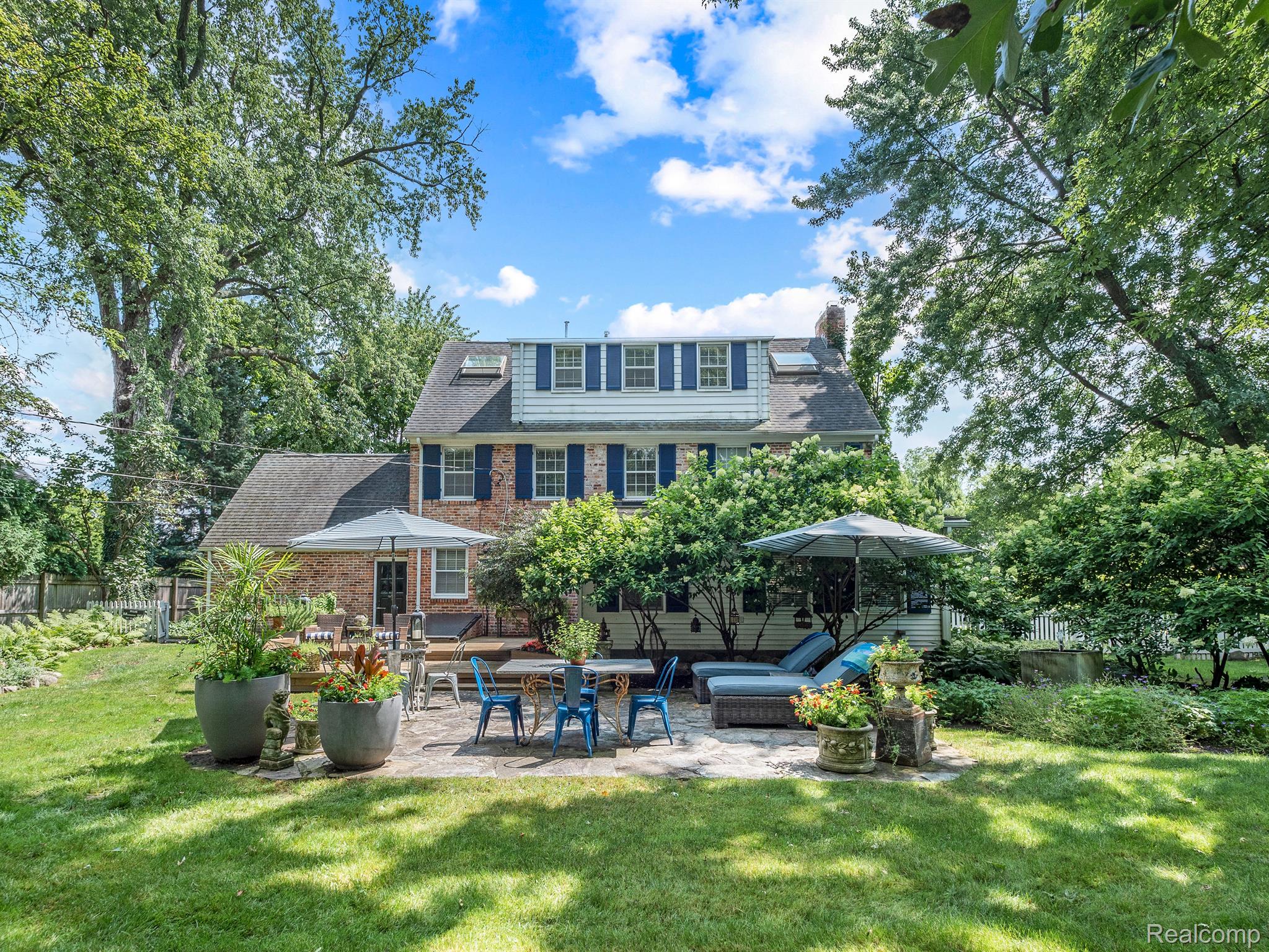 619 RIVENOAK Street