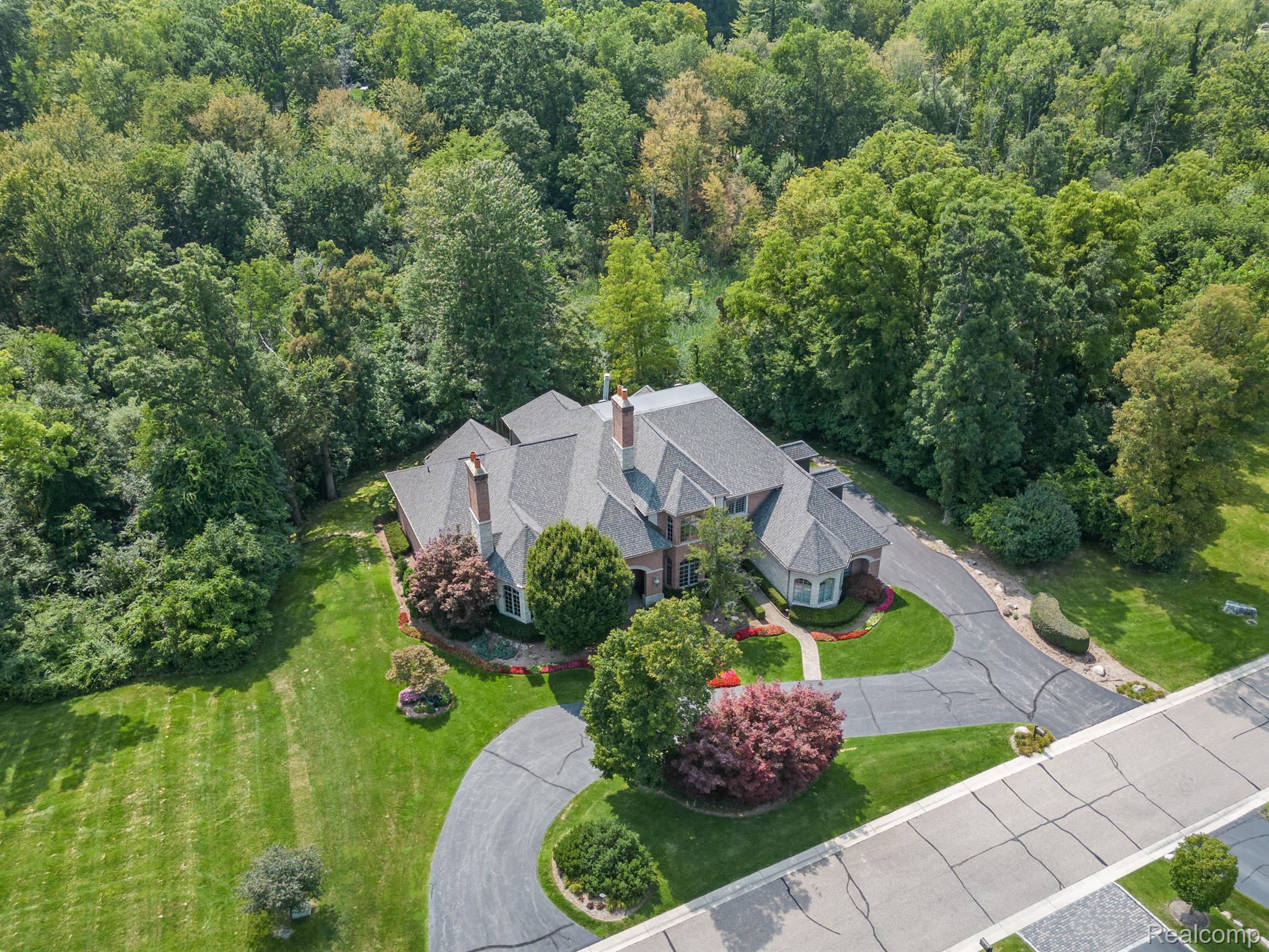 548 BARRINGTON Court