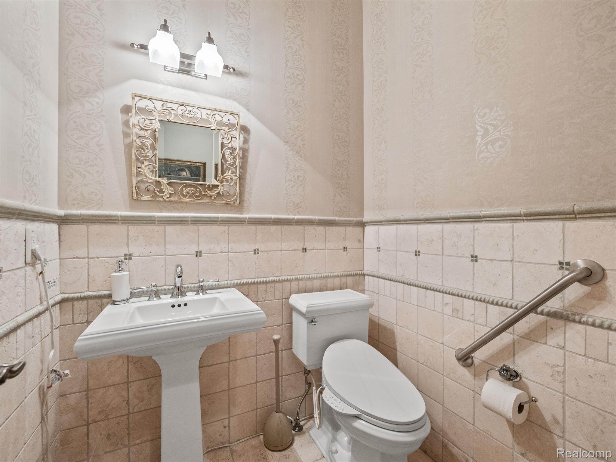 548 BARRINGTON Court