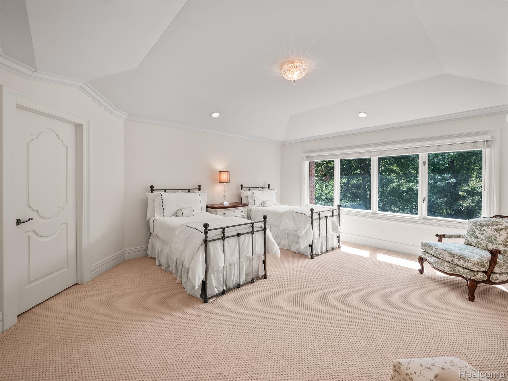 548 BARRINGTON Court