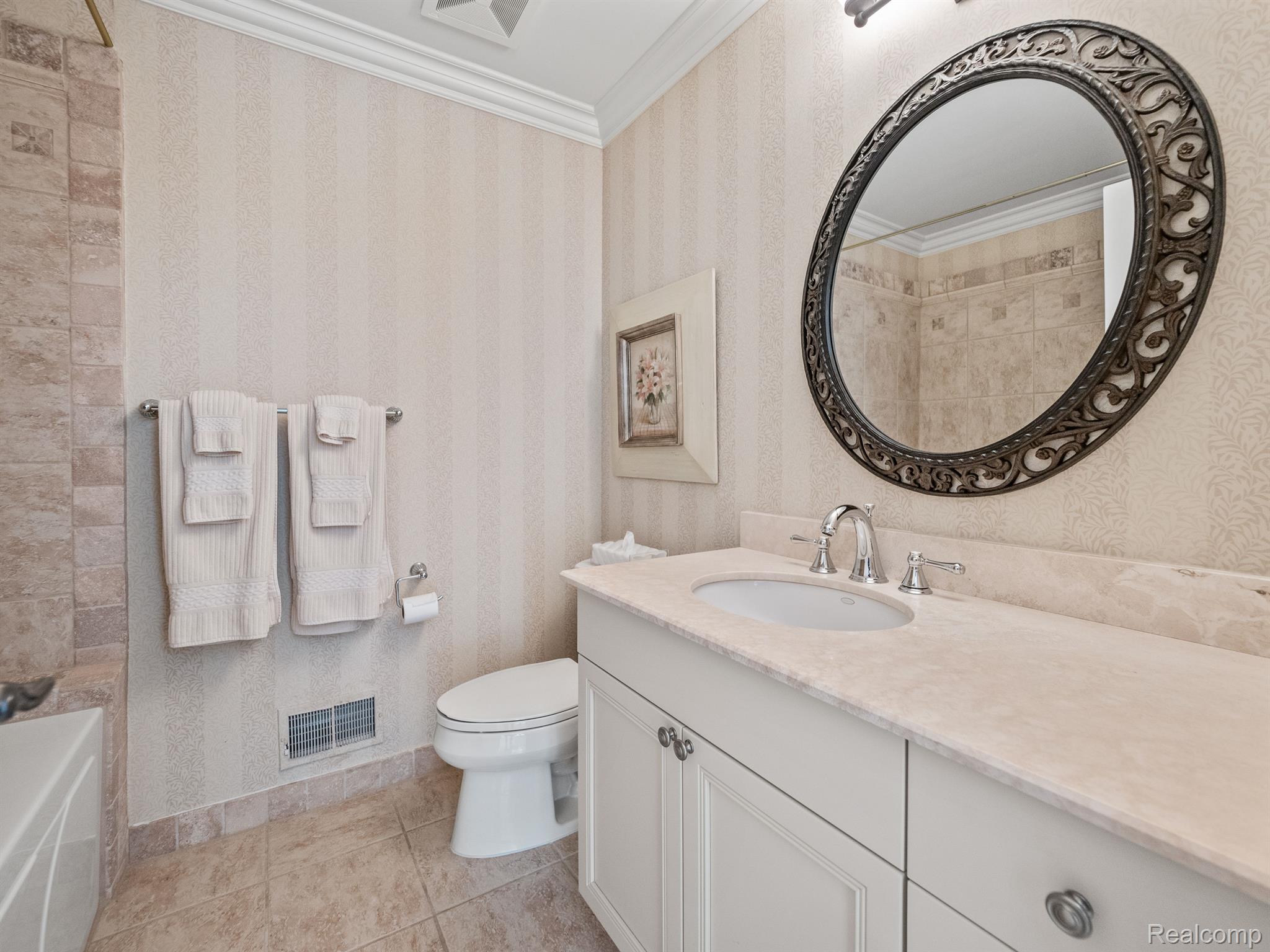 548 BARRINGTON Court