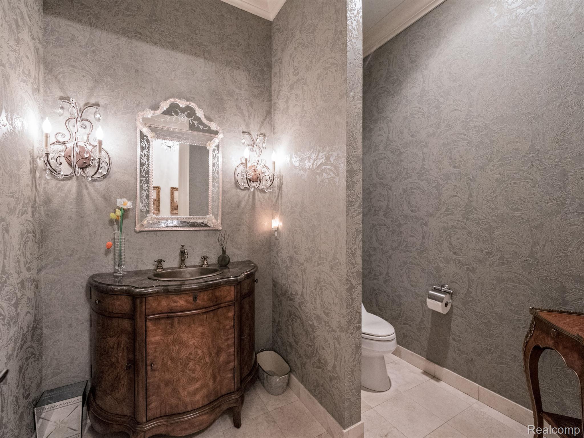 548 BARRINGTON Court