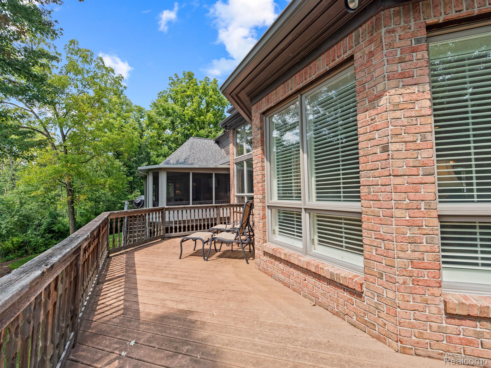 548 BARRINGTON Court