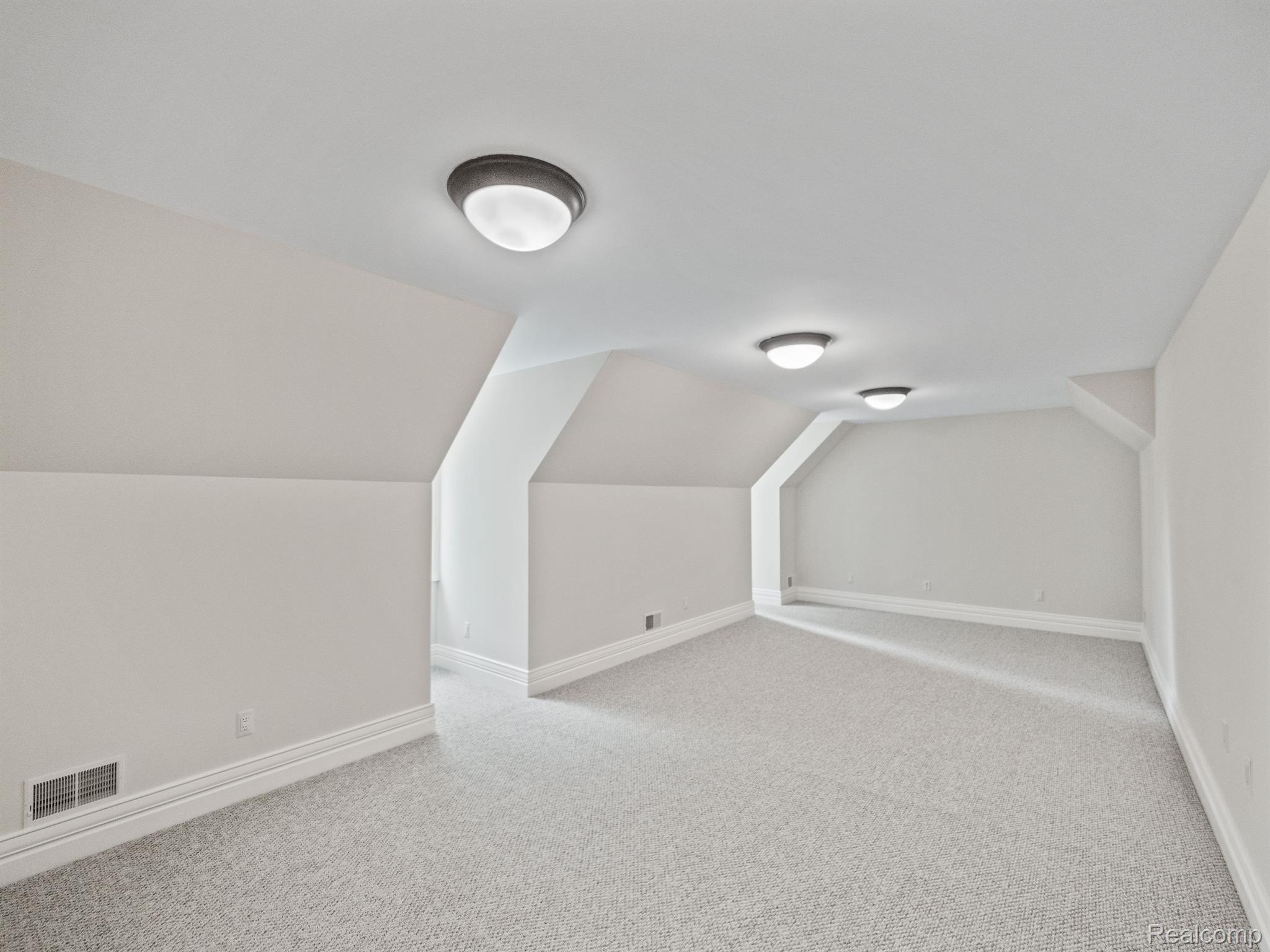 548 BARRINGTON Court