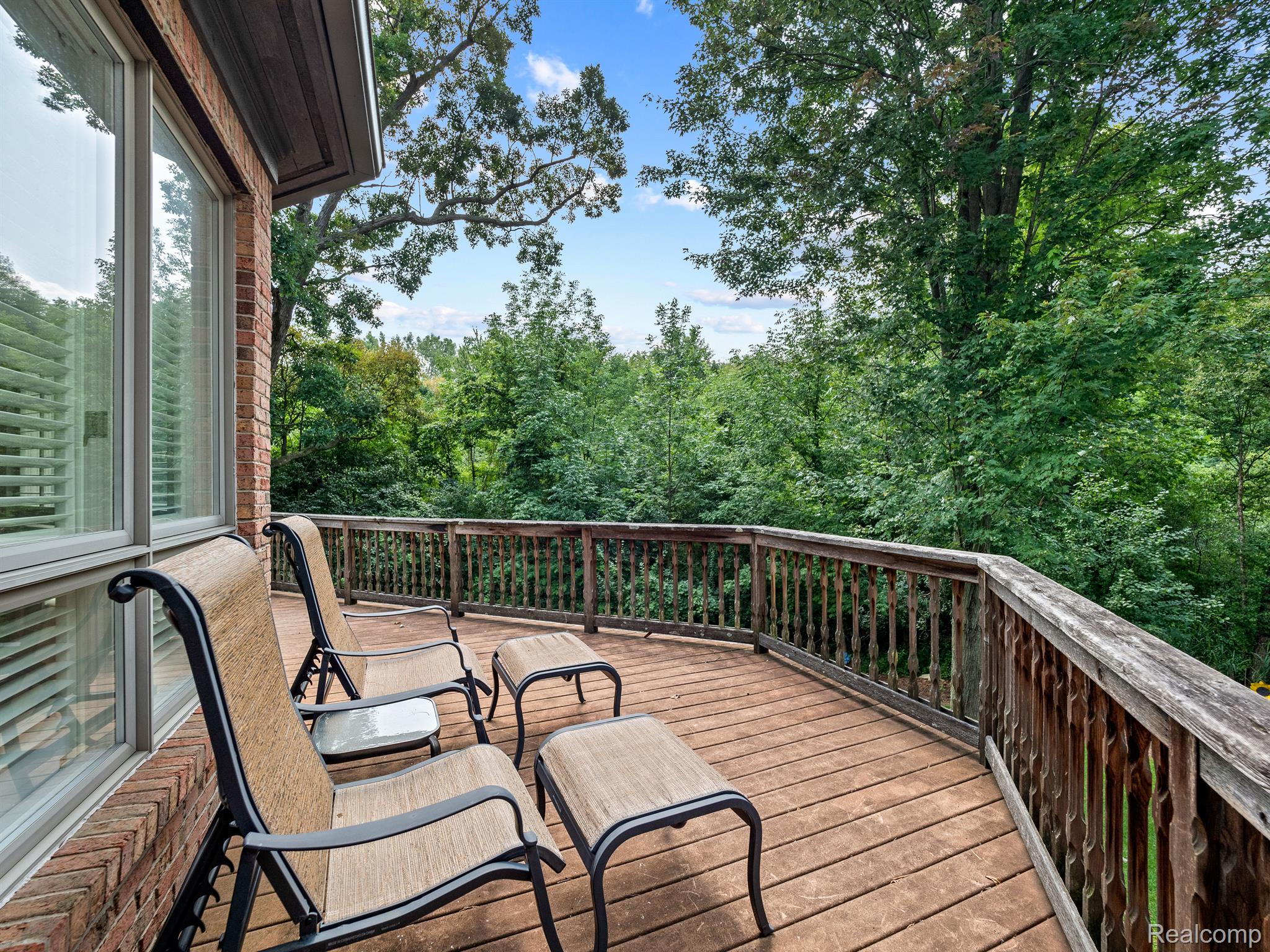 548 BARRINGTON Court