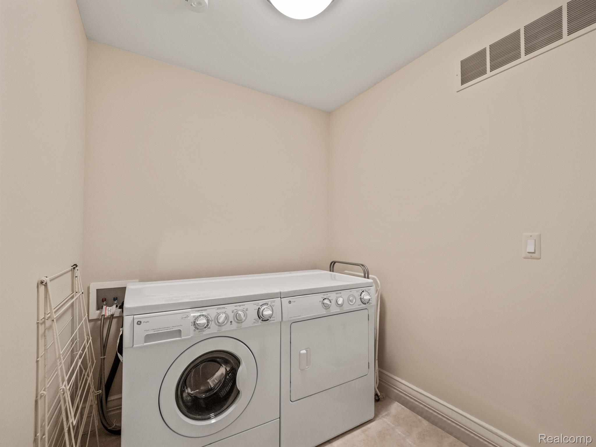 548 BARRINGTON Court